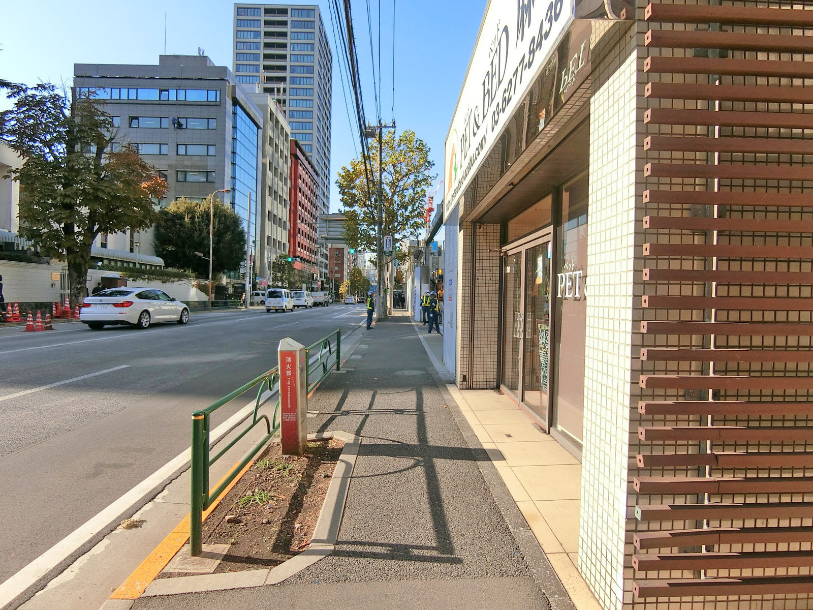 バーズアイ麻布台前面の通り