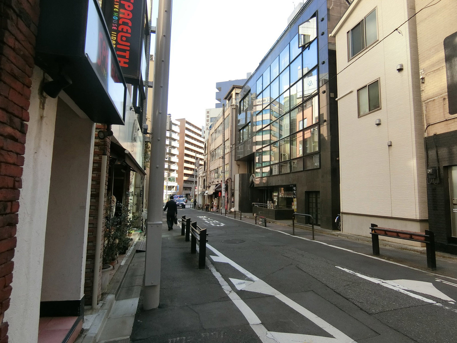 増田金属ビル前面の通り