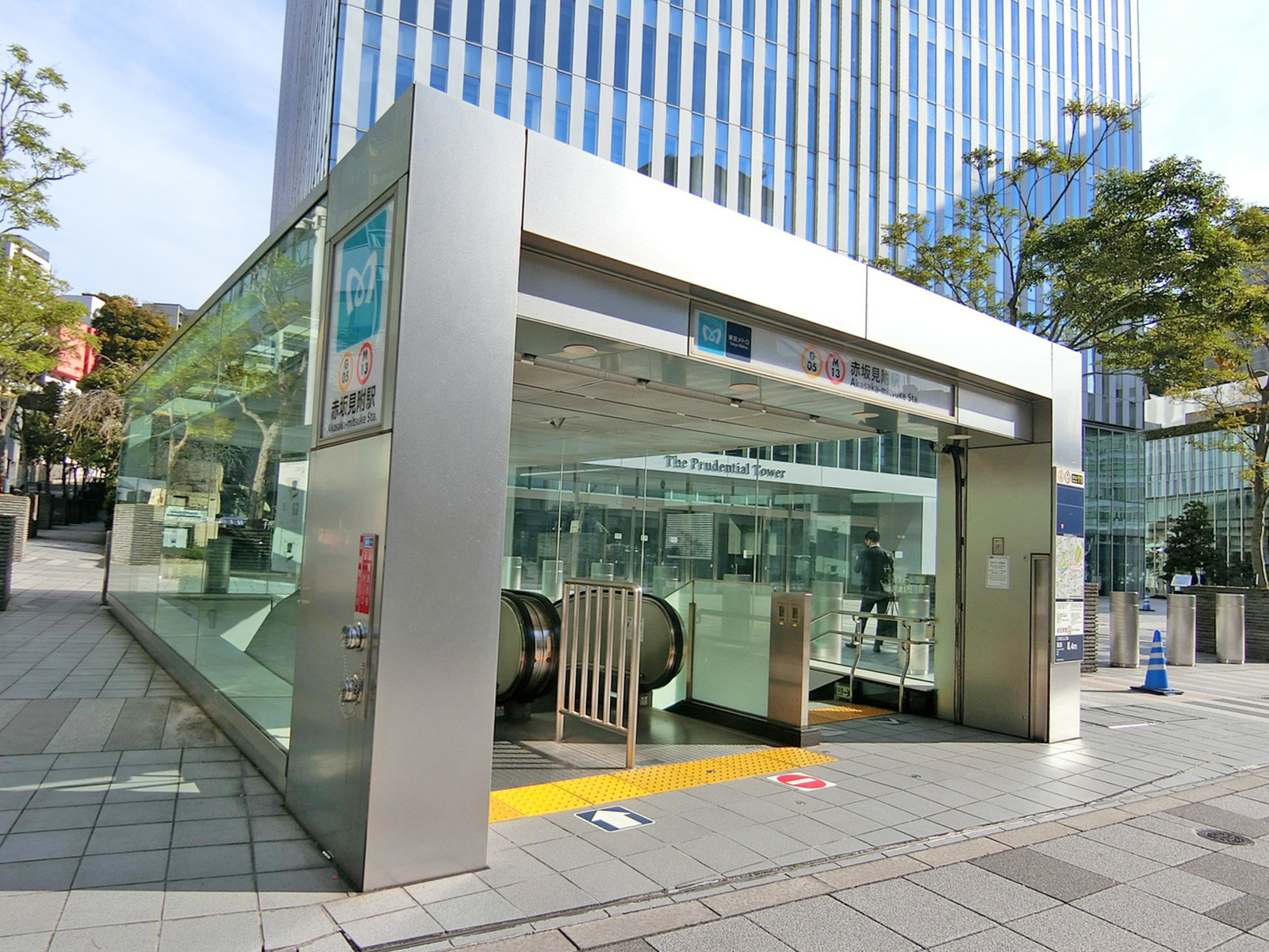 最寄りの「赤坂見附駅」