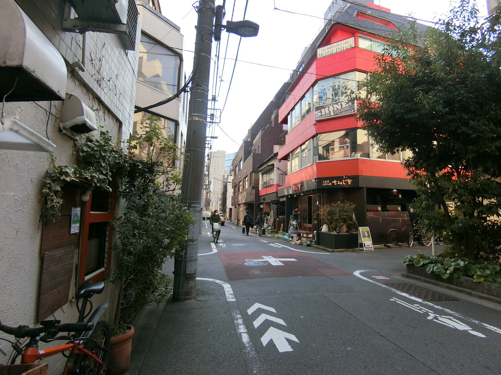 CUBE飯田橋ビル前面の通り