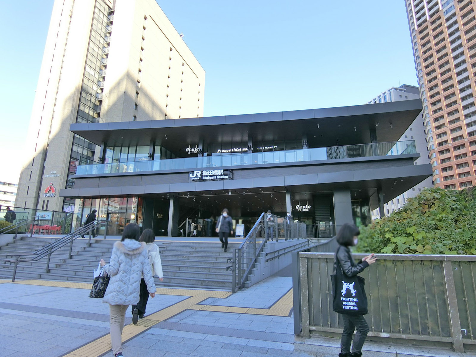 最寄りの「飯田橋駅」