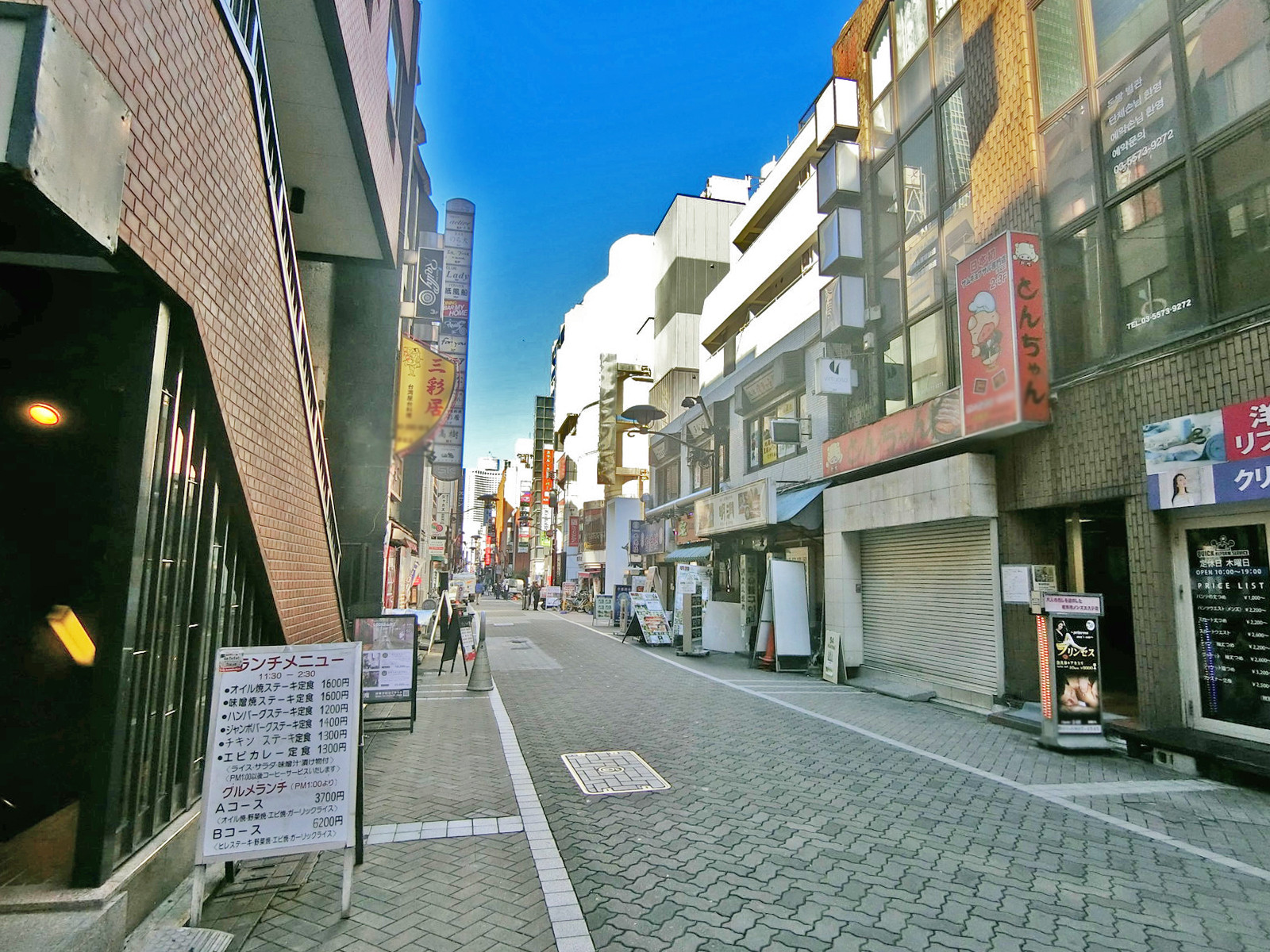 山口建設第一ビル前面の赤坂みすじ通り
