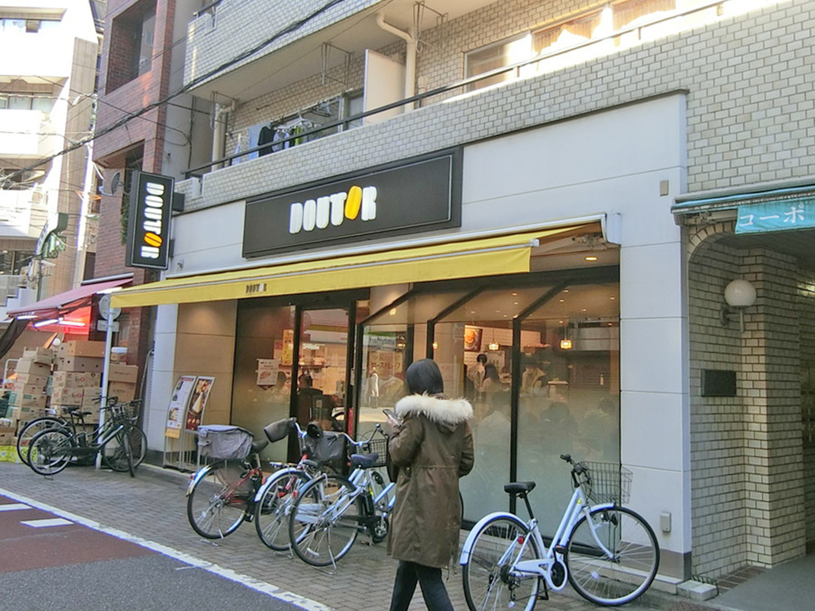 並びのドトールコーヒーショップ 新宿1丁目南店