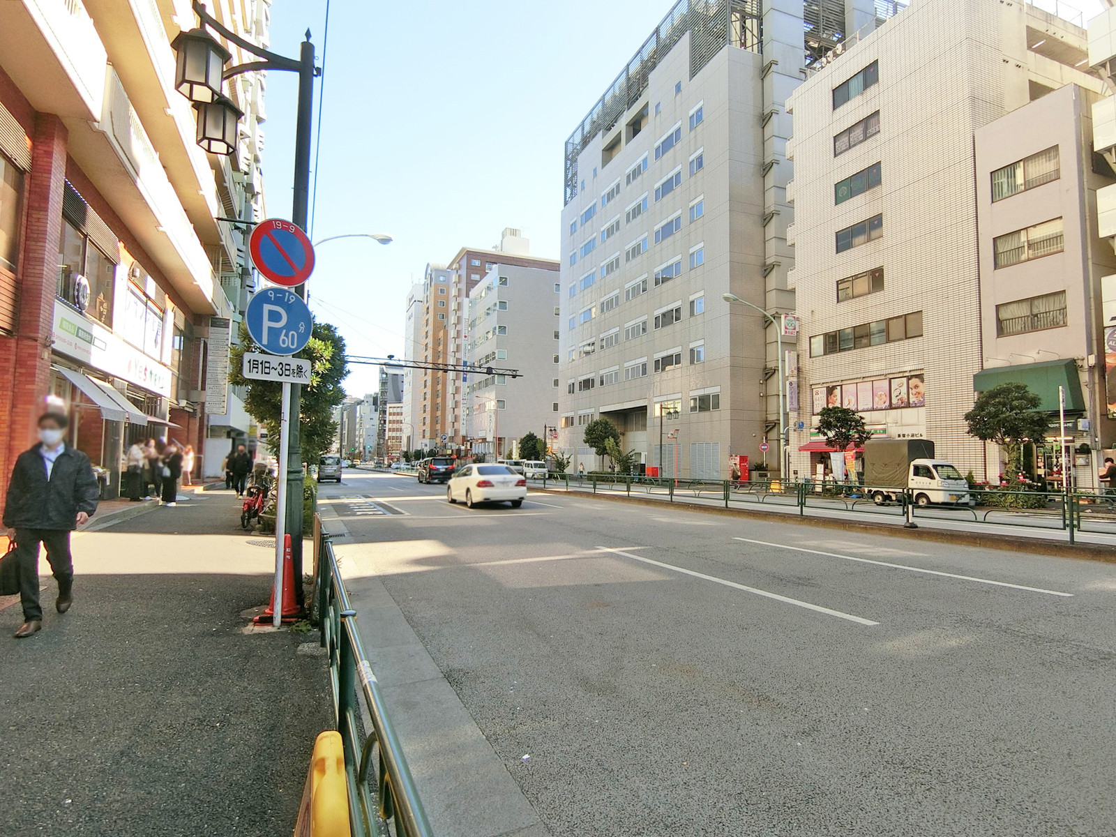 てなむタウンビル前面の職安通り