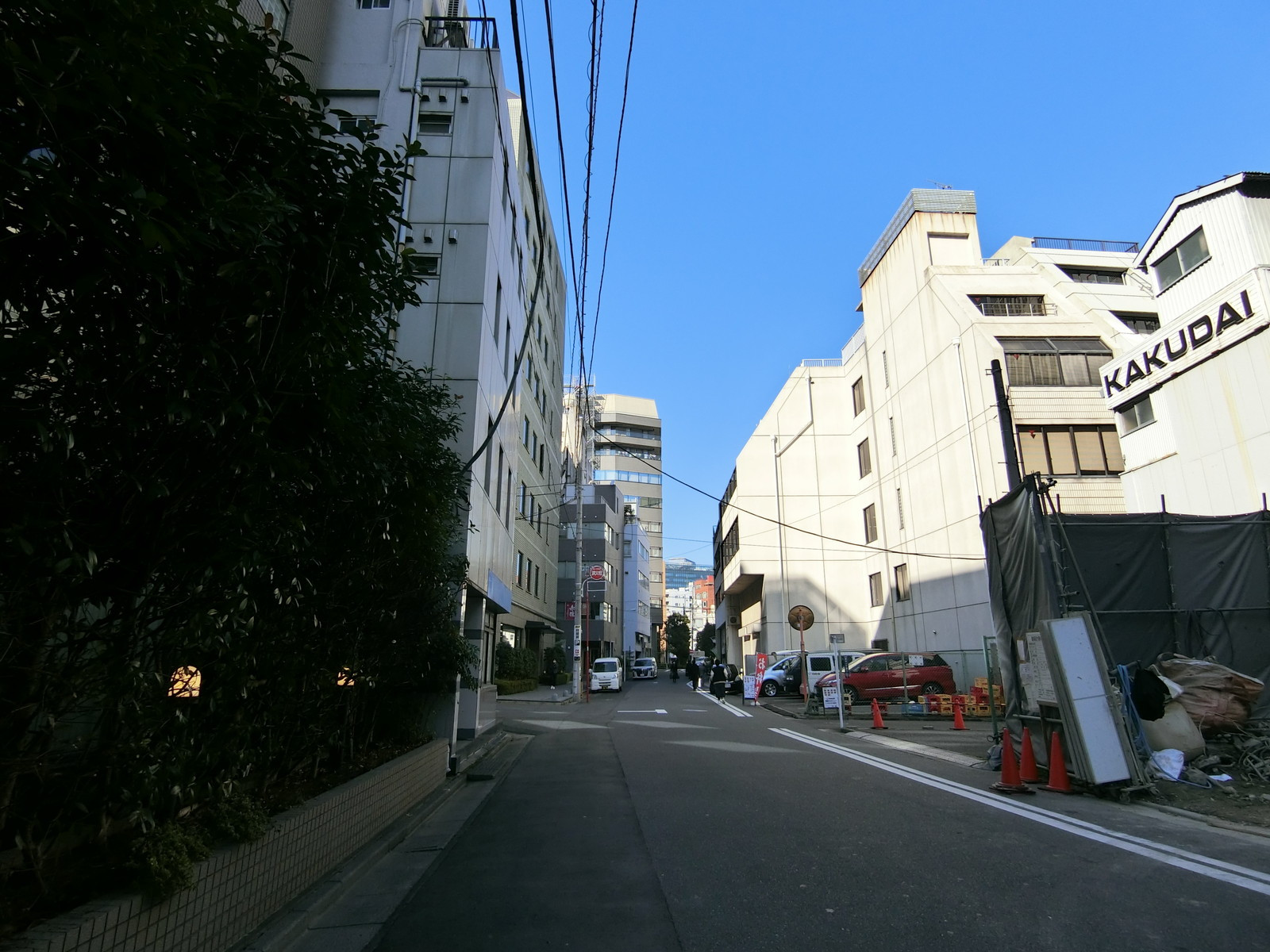 メールビル前面の通り