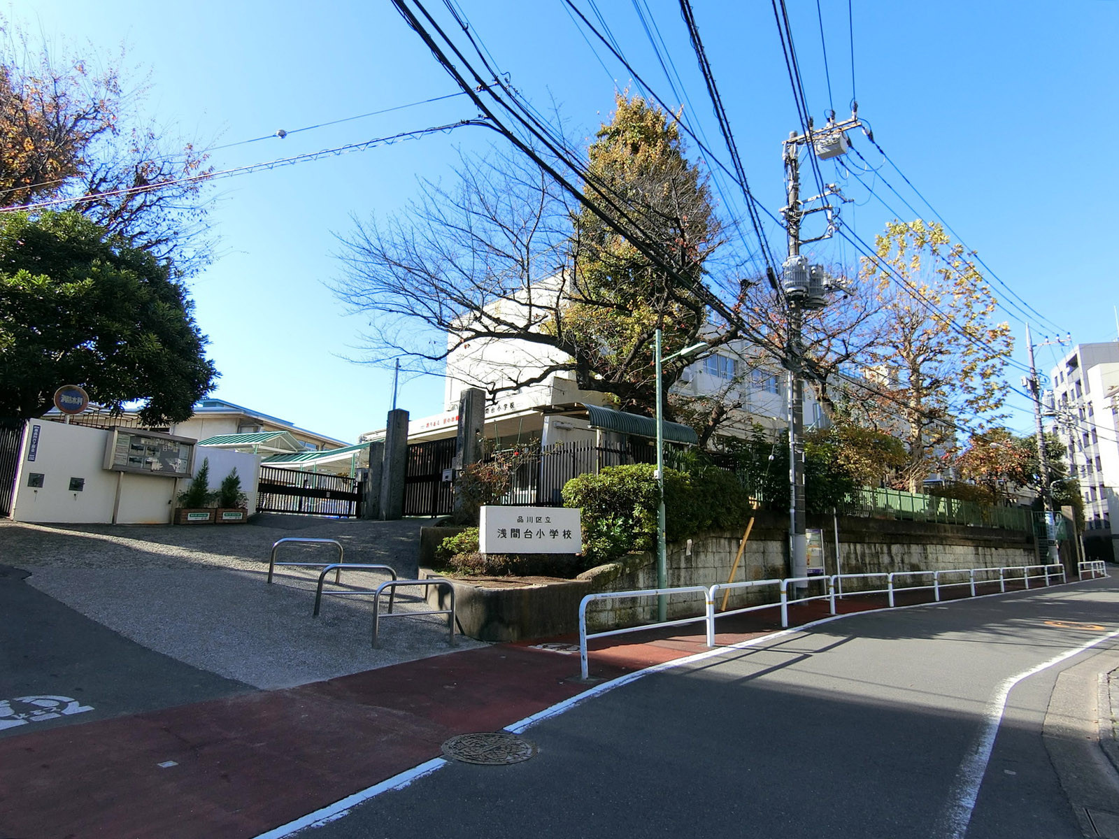 隣の品川区立浅間台小学校