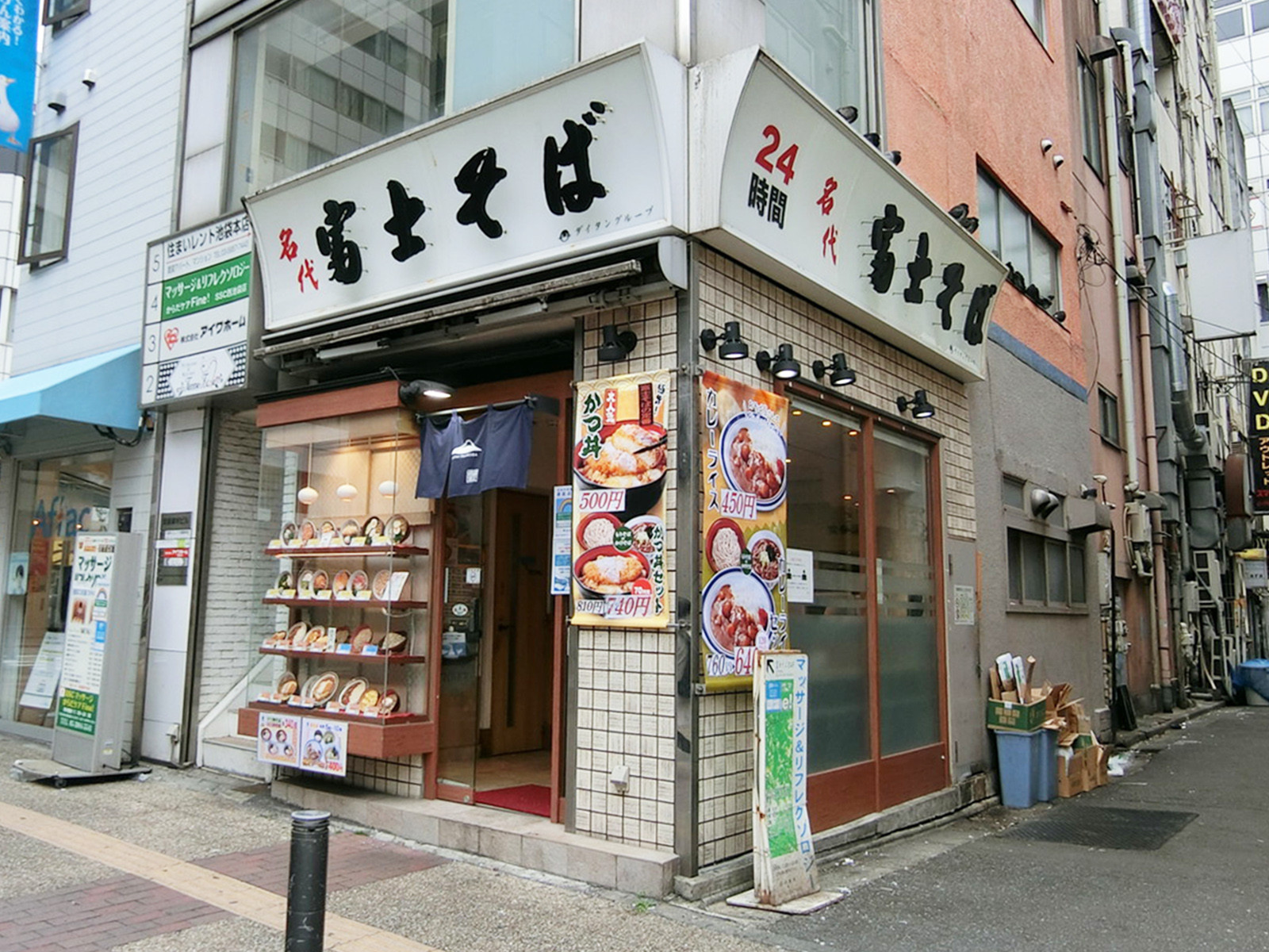 徒歩2分の名代富士そば 池袋西口店