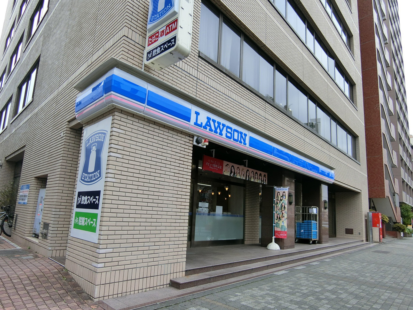 徒歩1分のローソン