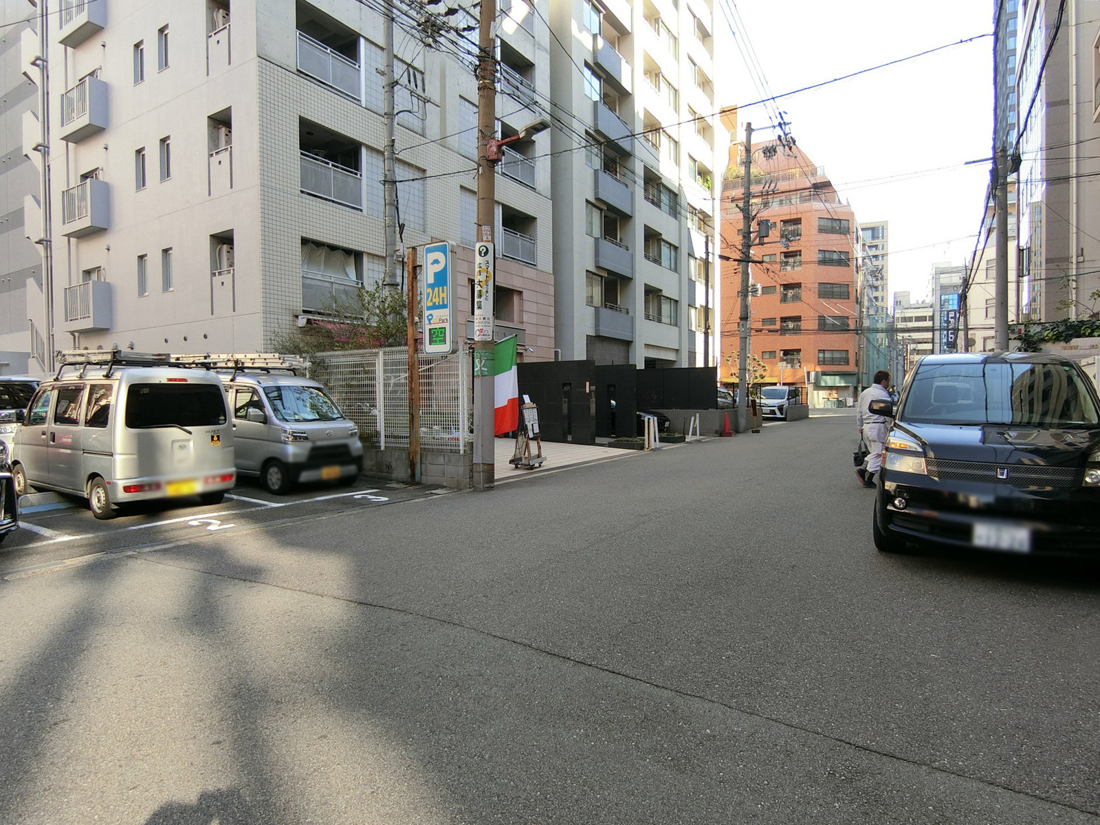 ツリーモントビル前面の通り