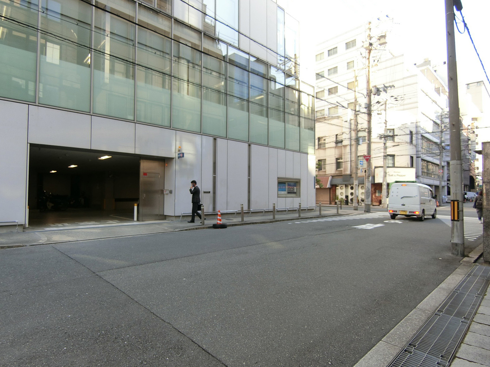 南本町エクセルビル前面の通り