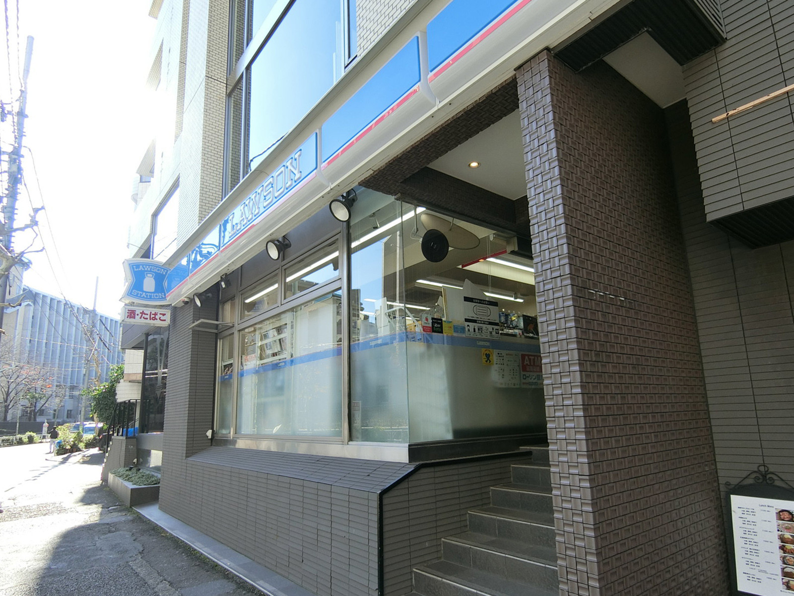 徒歩1分のローソン 渋谷2丁目店