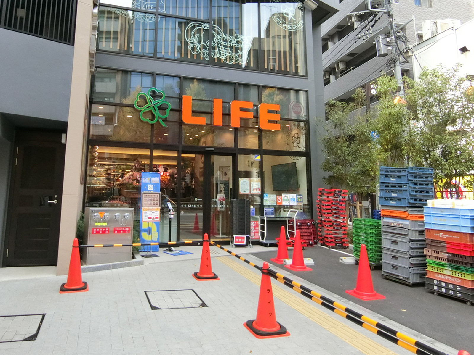 付近のライフ 本郷三丁目駅前店