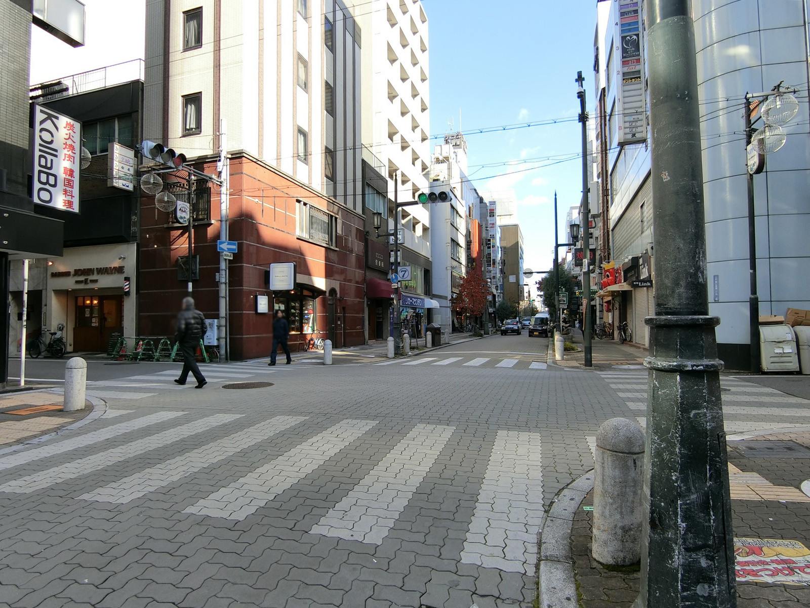 みわビル前面の通り
