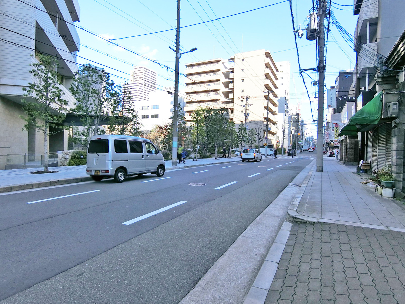 リノ内久宝寺ビル前面の通り