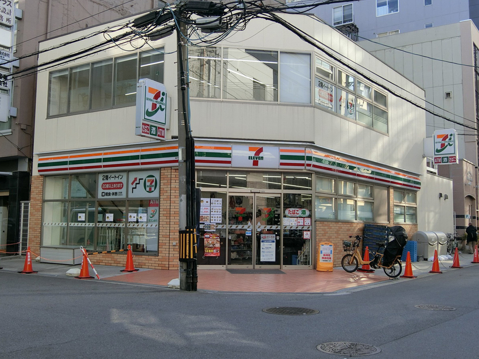 隣のセブンイレブン大阪瓦町4丁目店