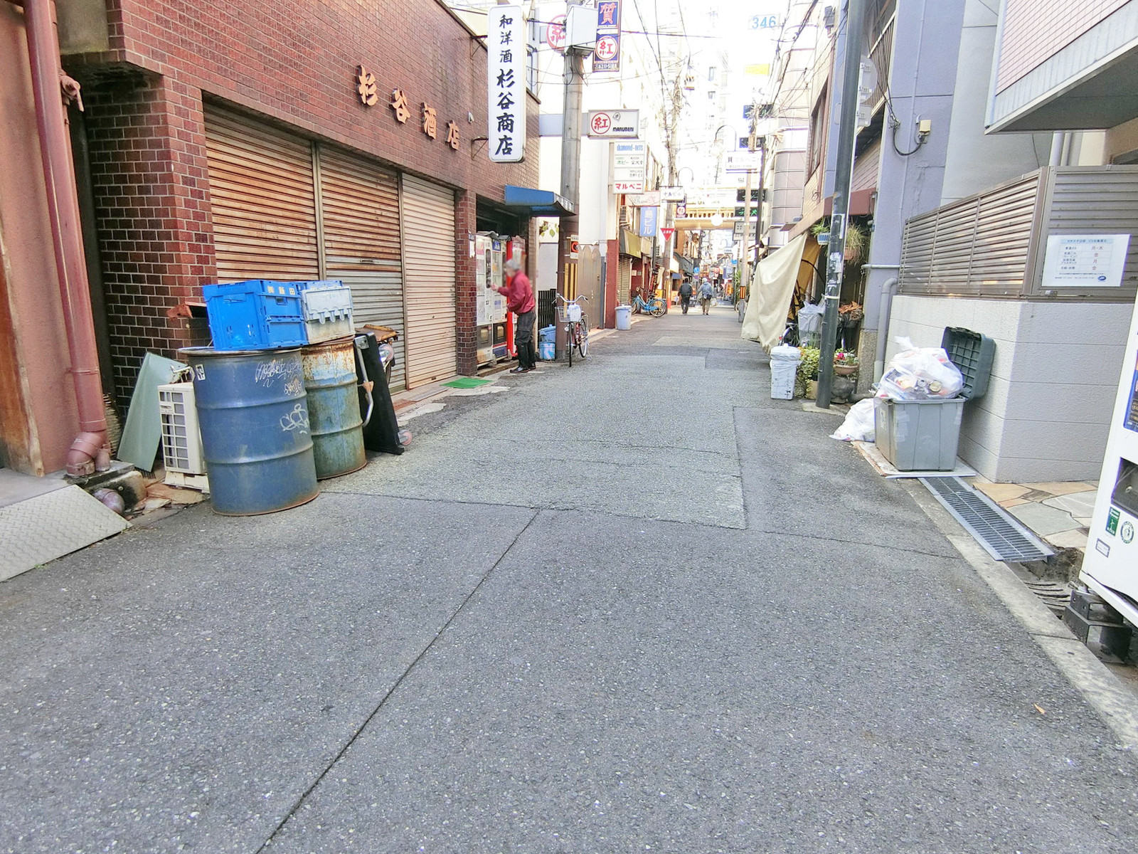 寿楽ビル前面の通り