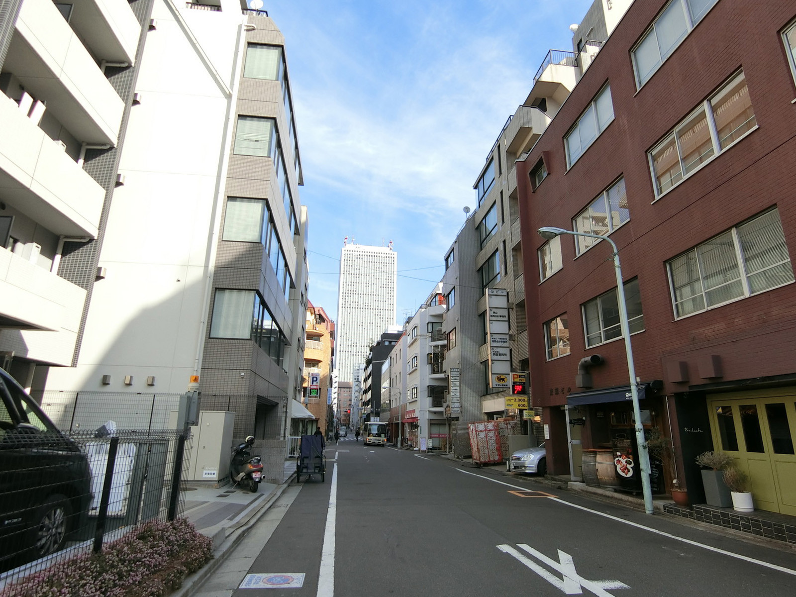 第3野萩ビル前面の通り
