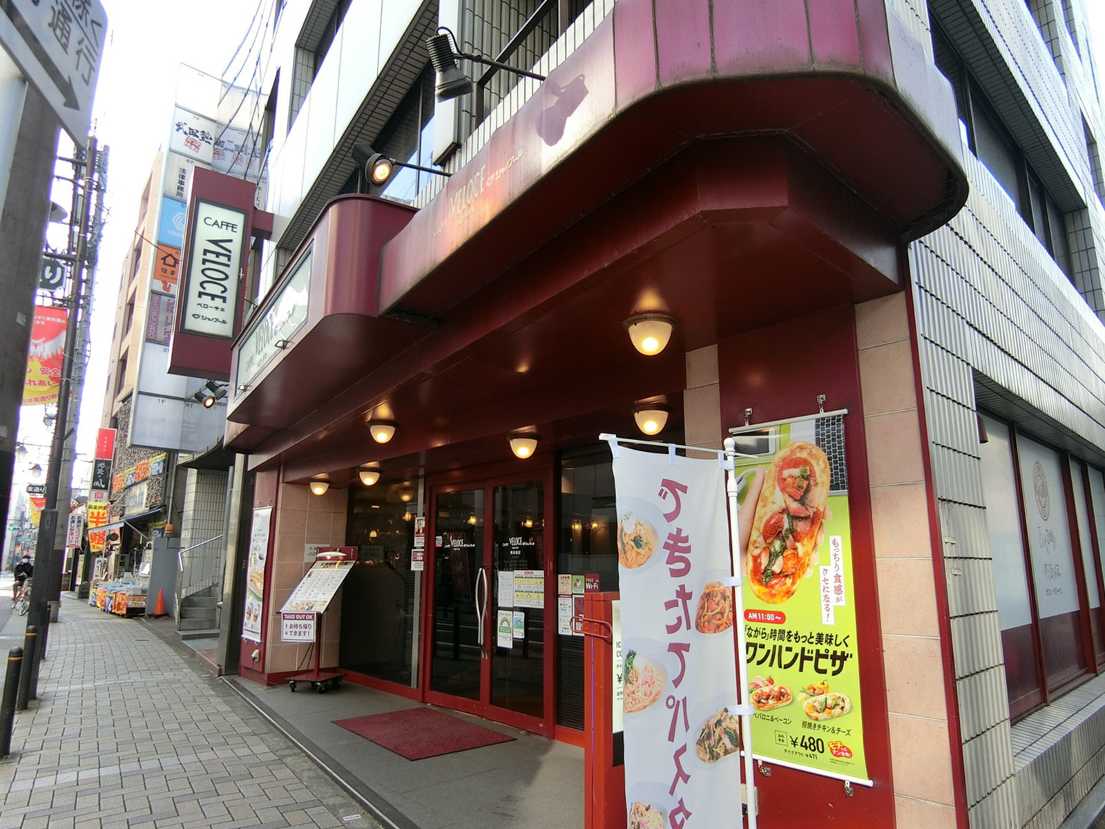 徒歩2分のカフェ・ベローチェ