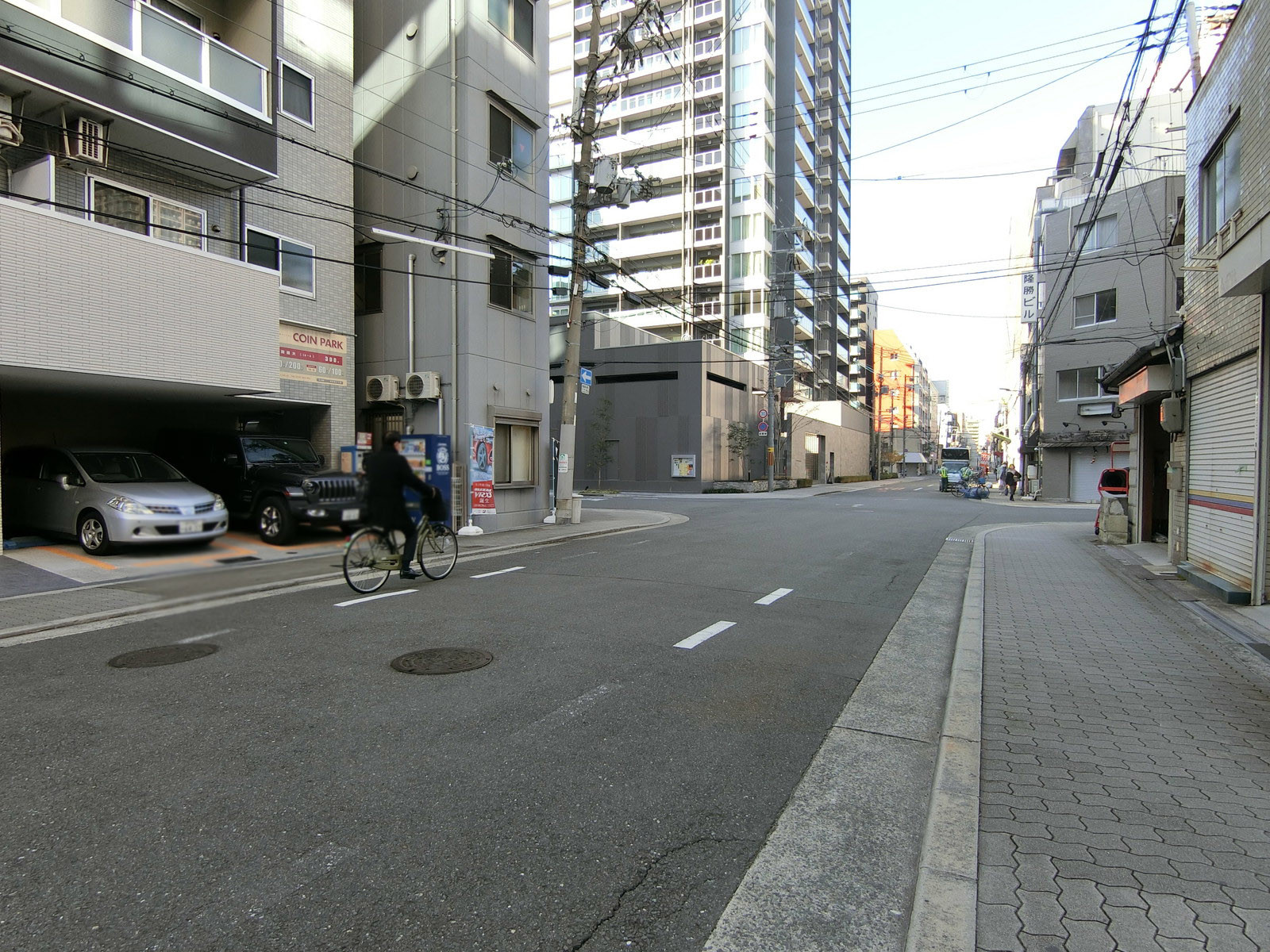 いちご南森町ビル前面の通り