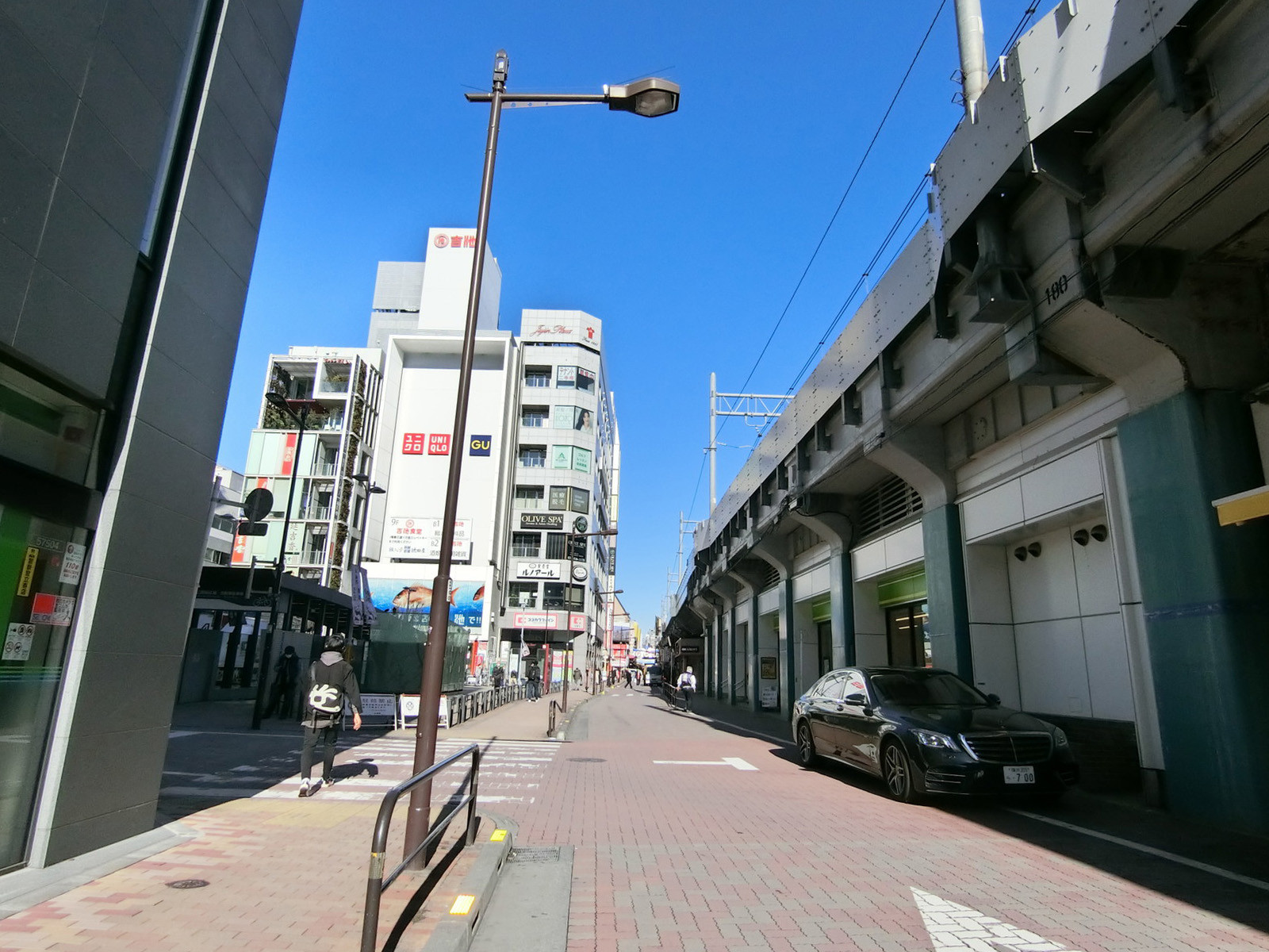 十仁タワー前面の通り