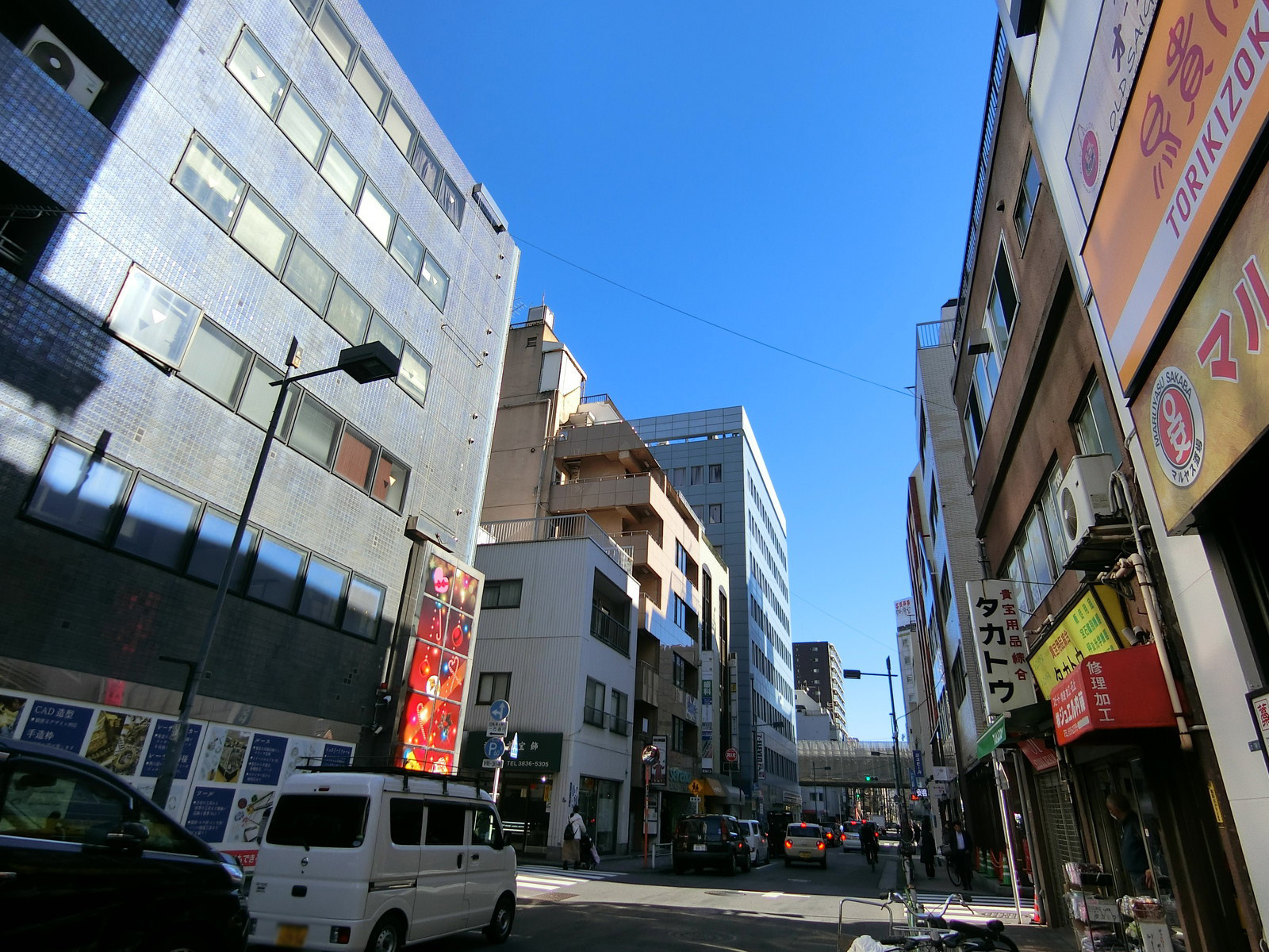 東鈴ビル前面の通り