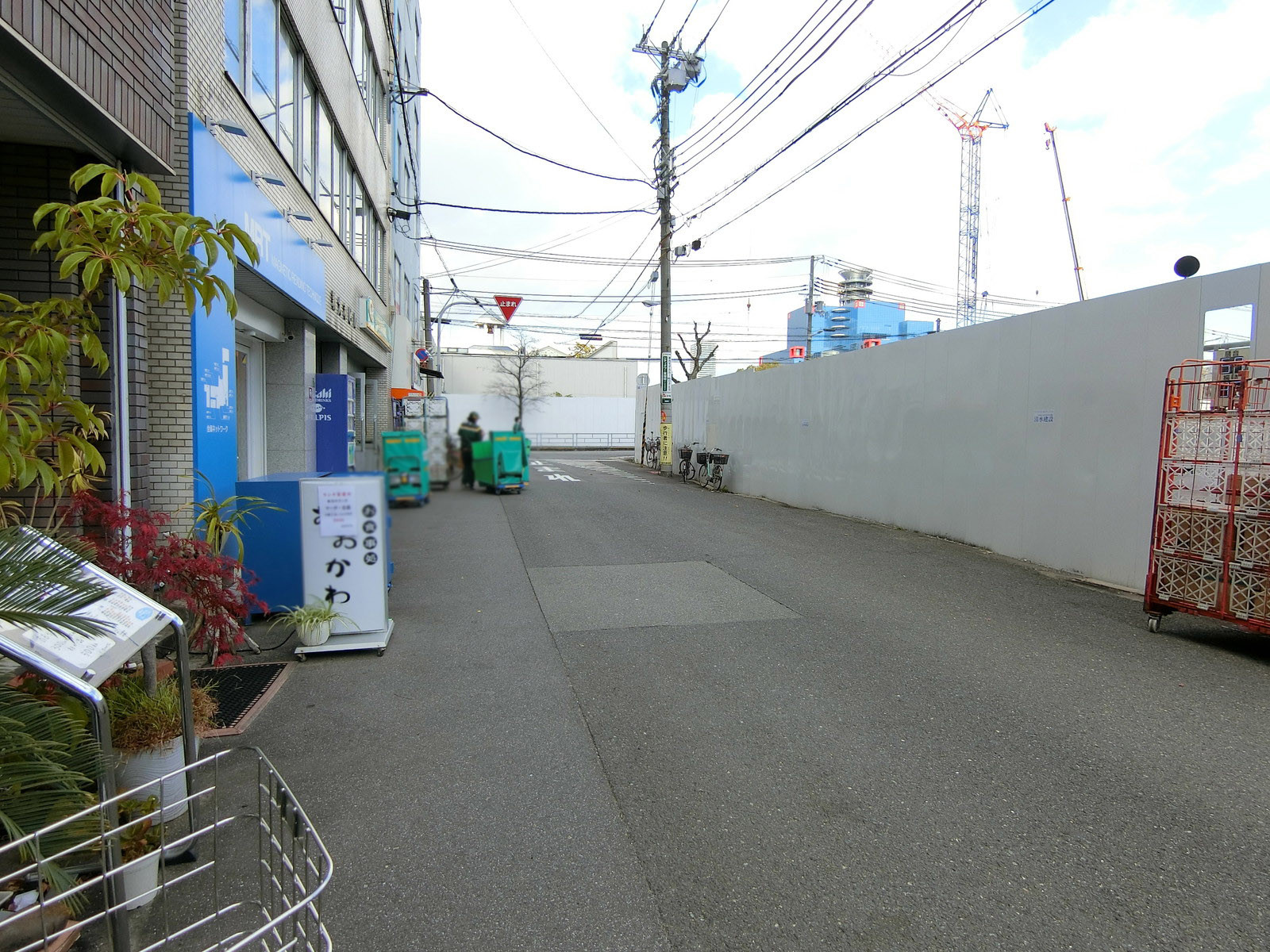 豊ビル前面の通り