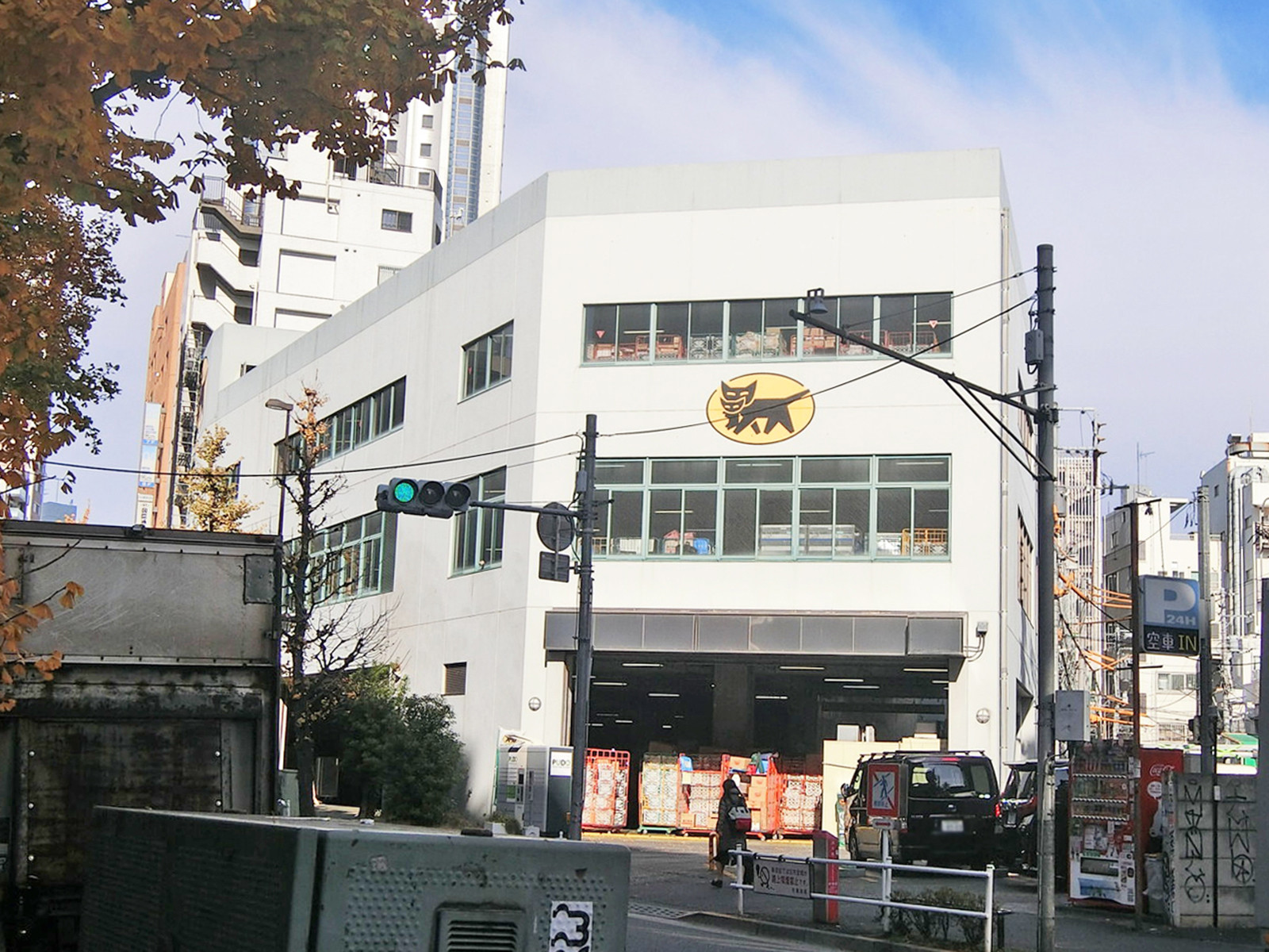 向かいのヤマト運輸 百人町1丁目センター