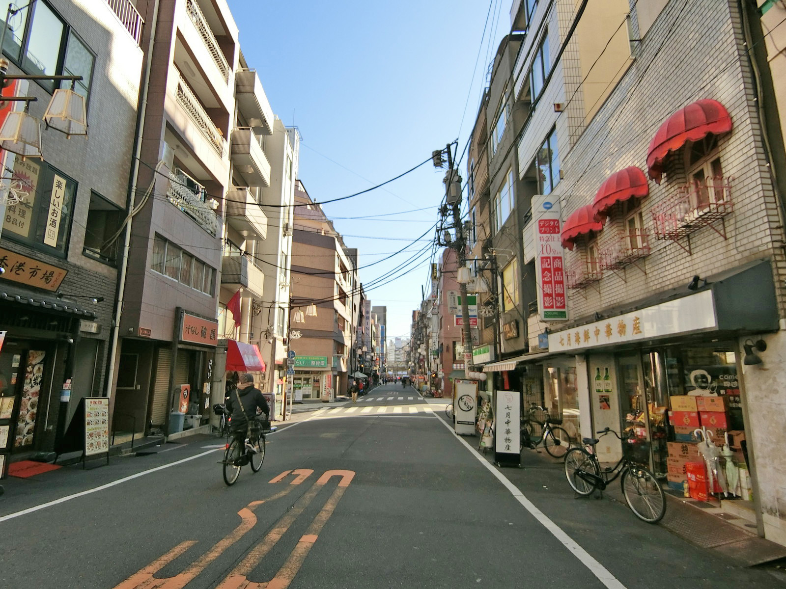 プログレス・ヒルズ前面の通り