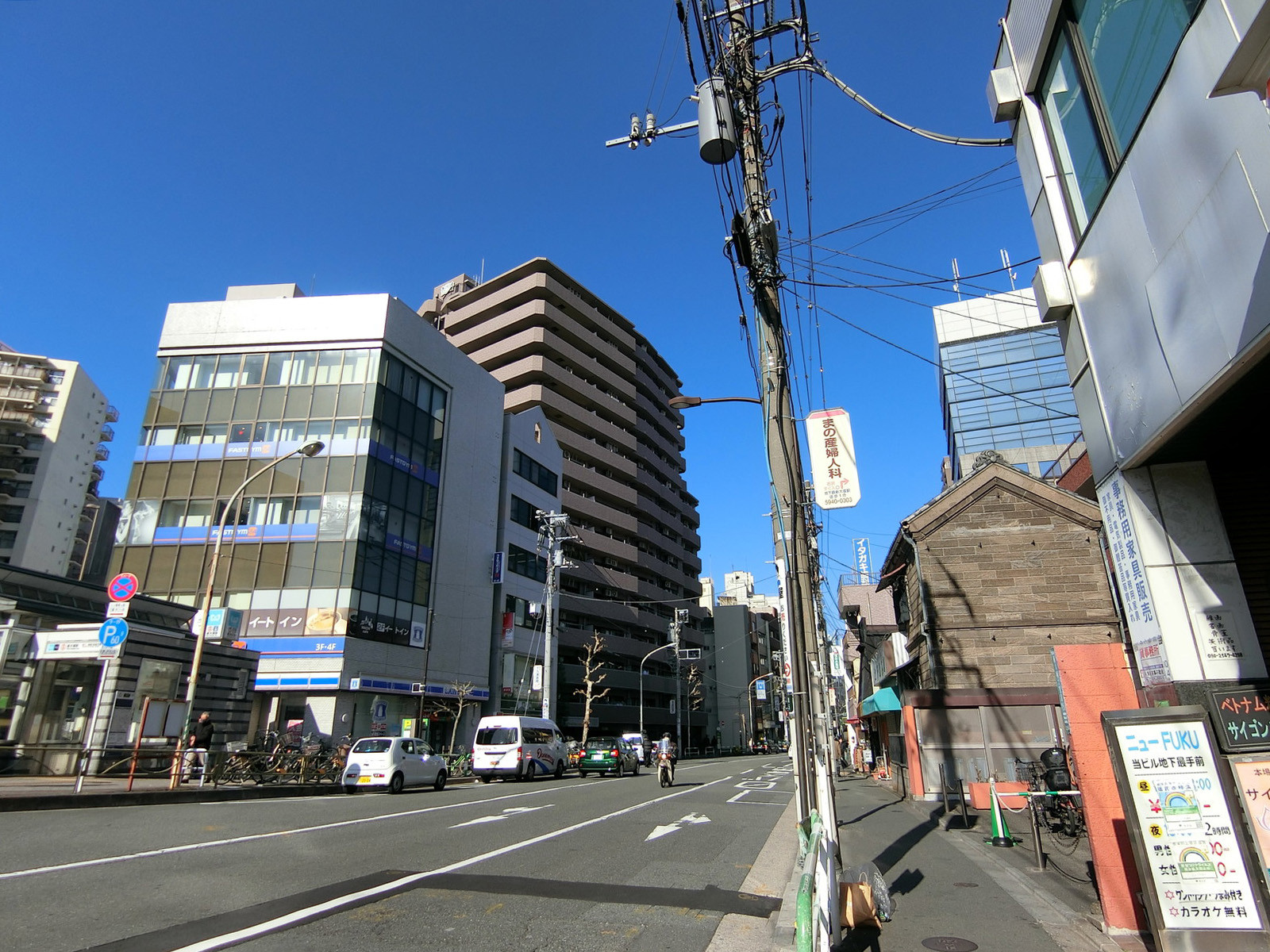 生方ビル前面の通り