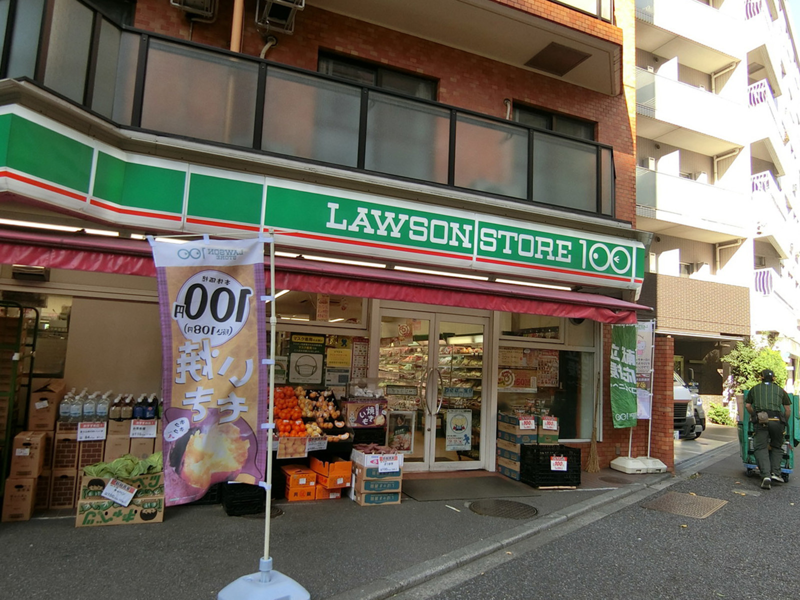 徒歩2分のローソンストア100