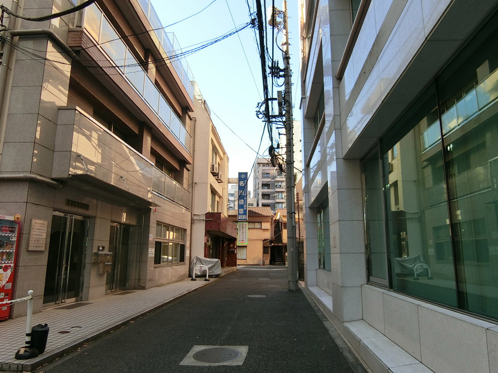 第二名川ビル前面の通り