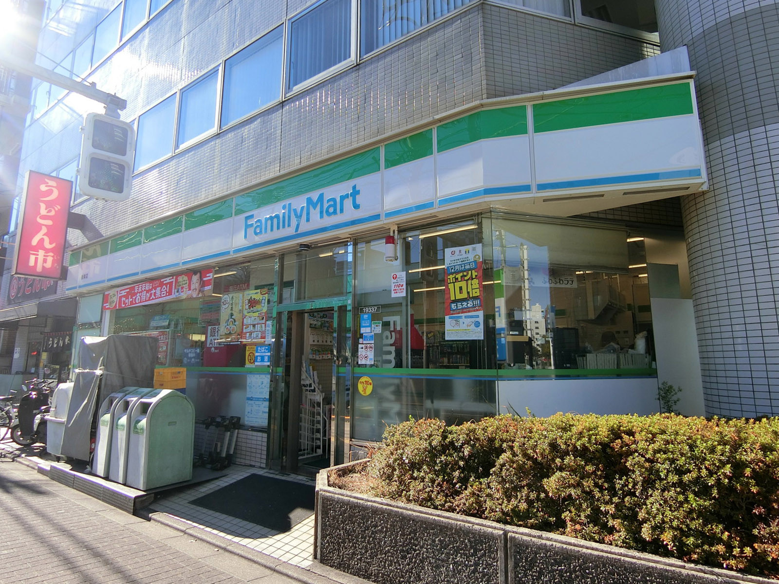 徒歩1分のファミリーマート