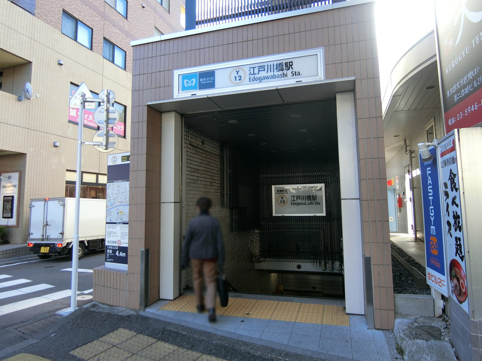 最寄りの「江戸川橋駅」