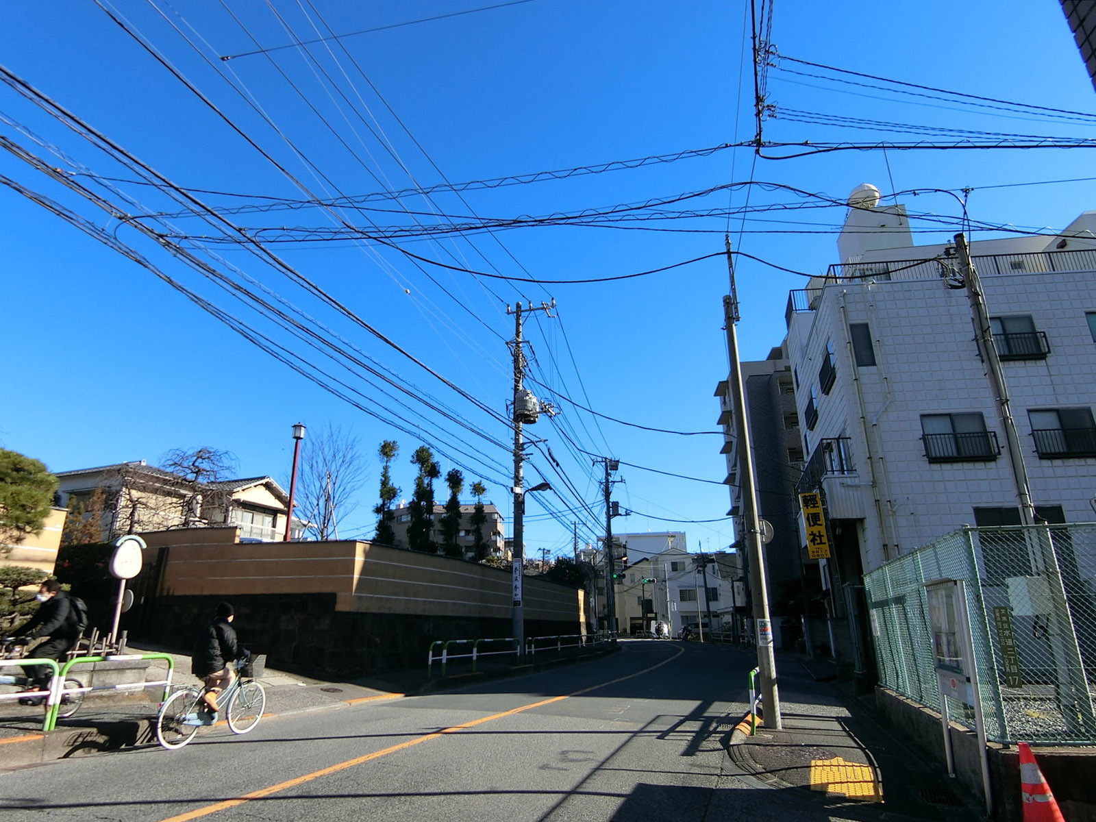 周辺は落ち着いた雰囲気のエリア