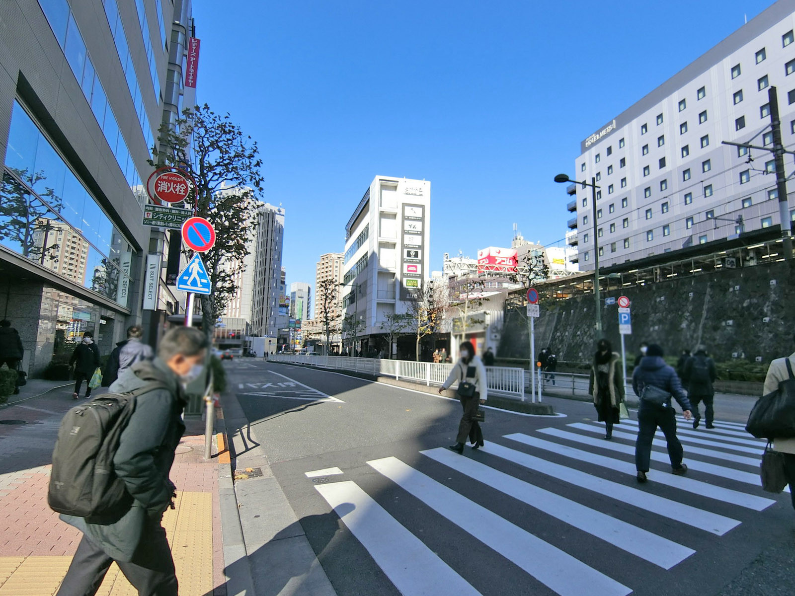 トラヤビル前面の通り