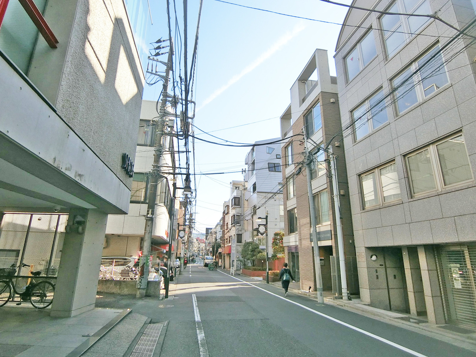 周辺は住宅街