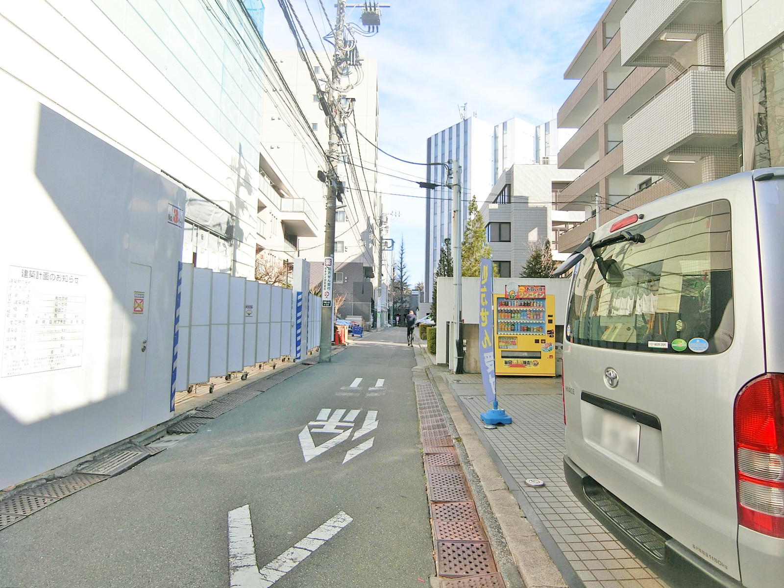 TATビル前面の通り