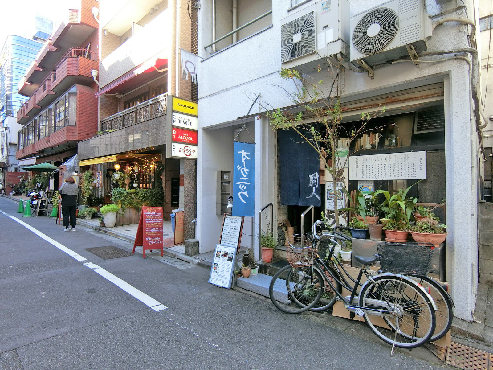 付近には飲食店が充実