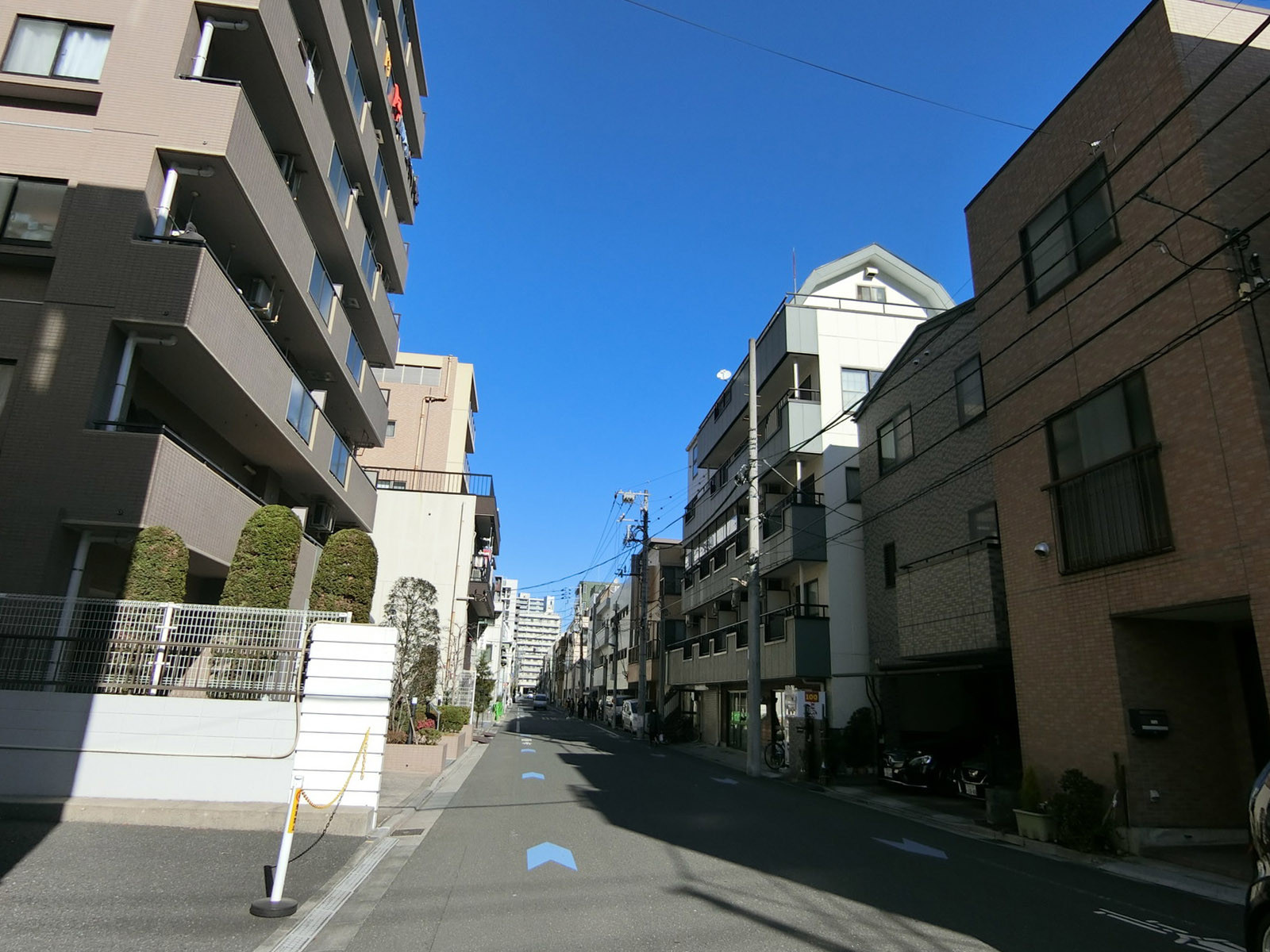 周辺は閑静な住宅街