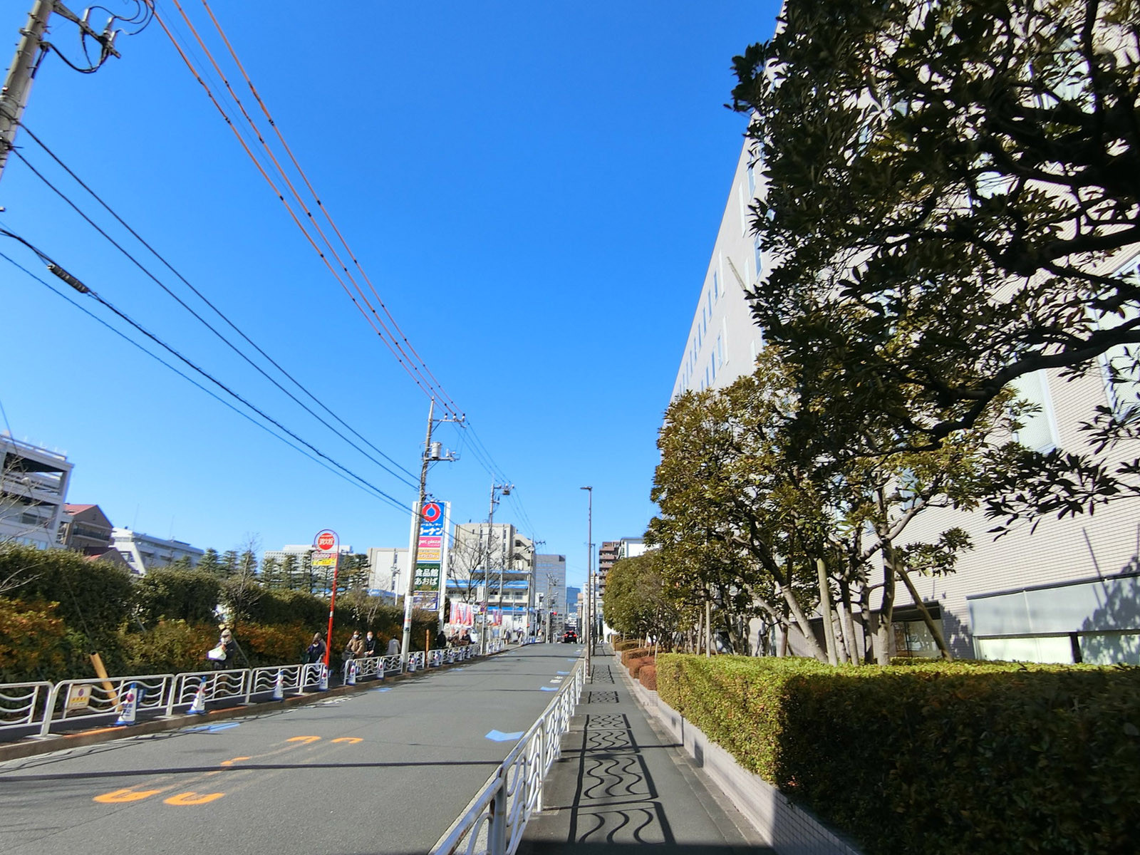 住友生命清澄パークビル前面の通り