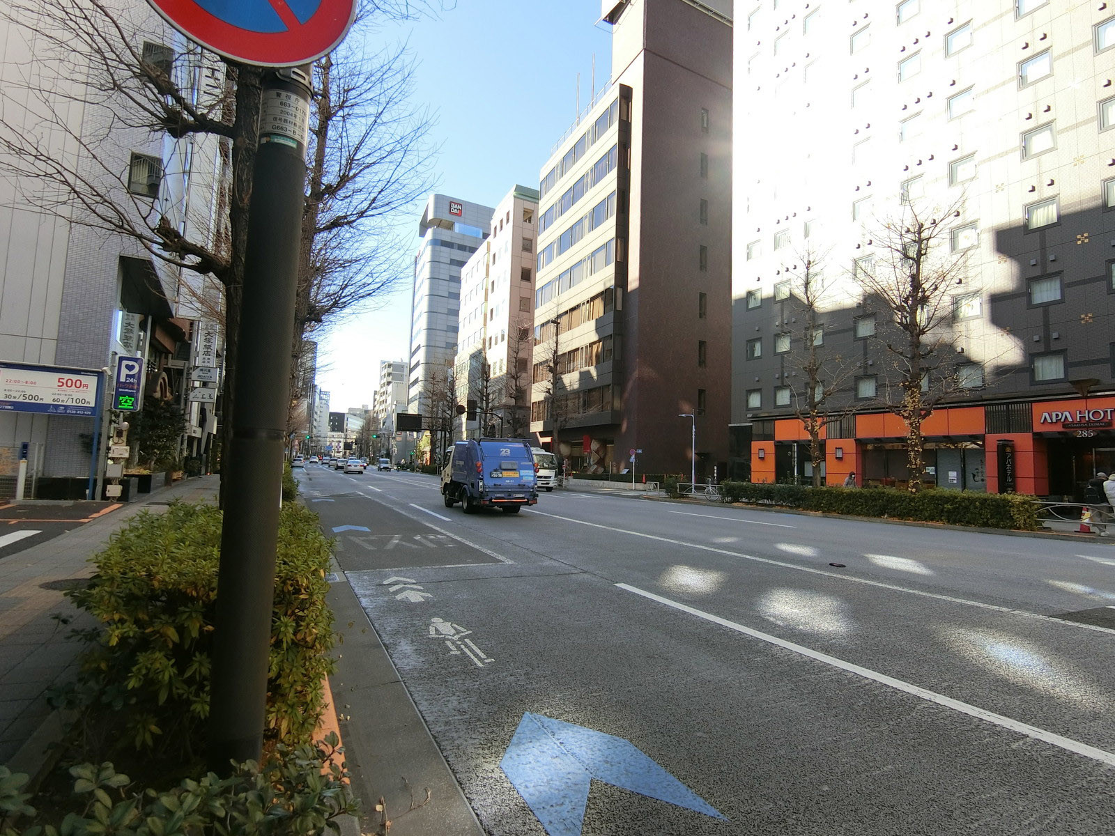 前川ビル前面の江戸通り