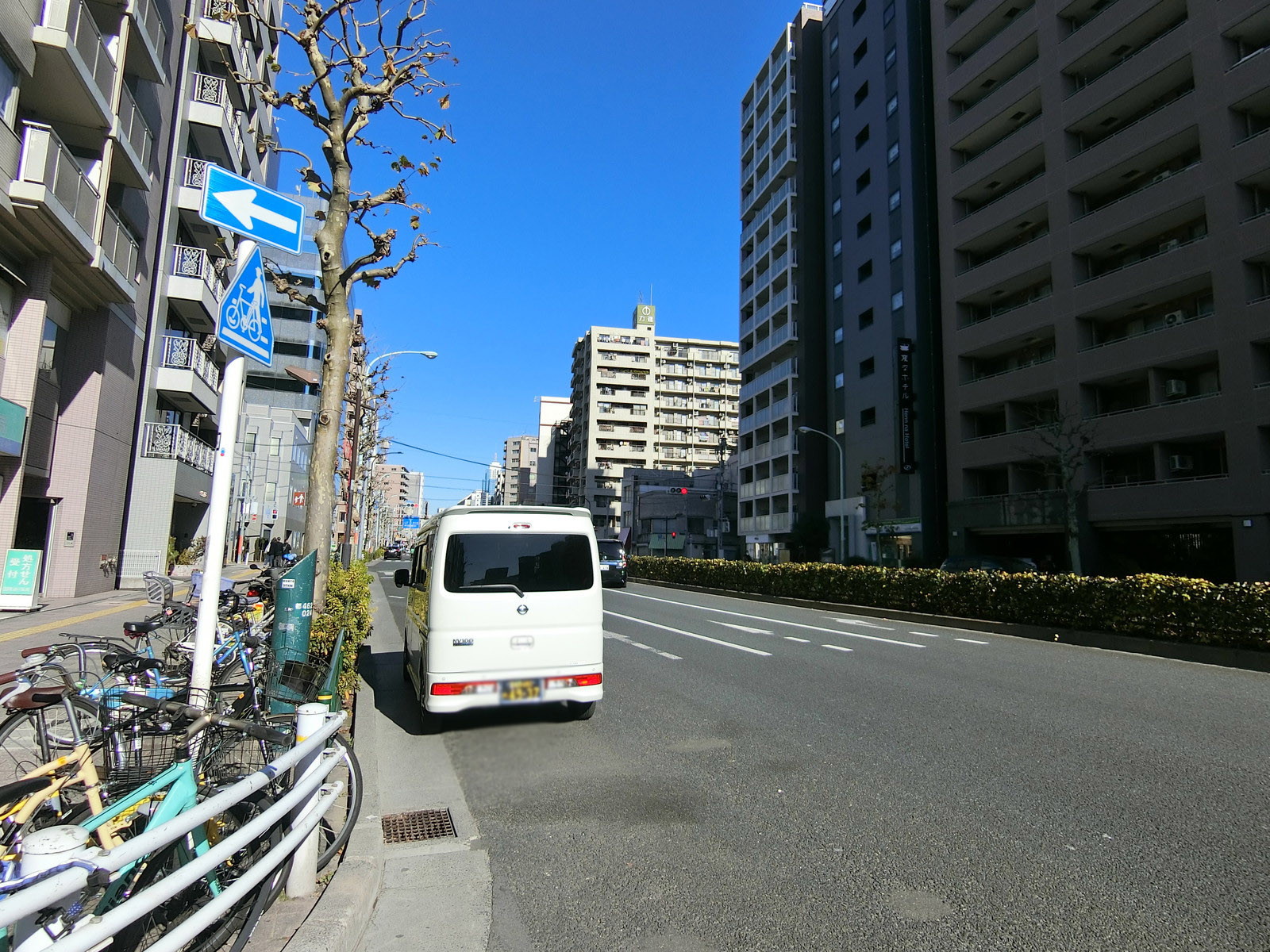 サンライズ浅草前面の国際通り