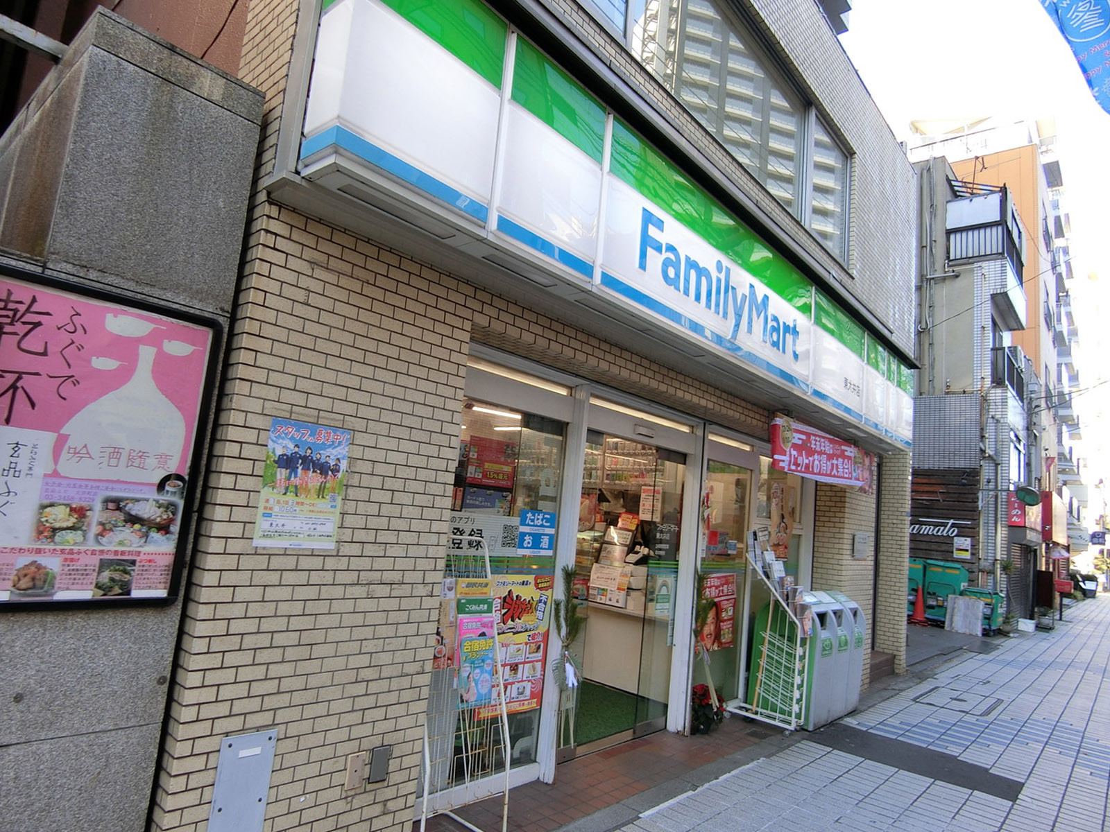 徒歩3分のファミリーマート