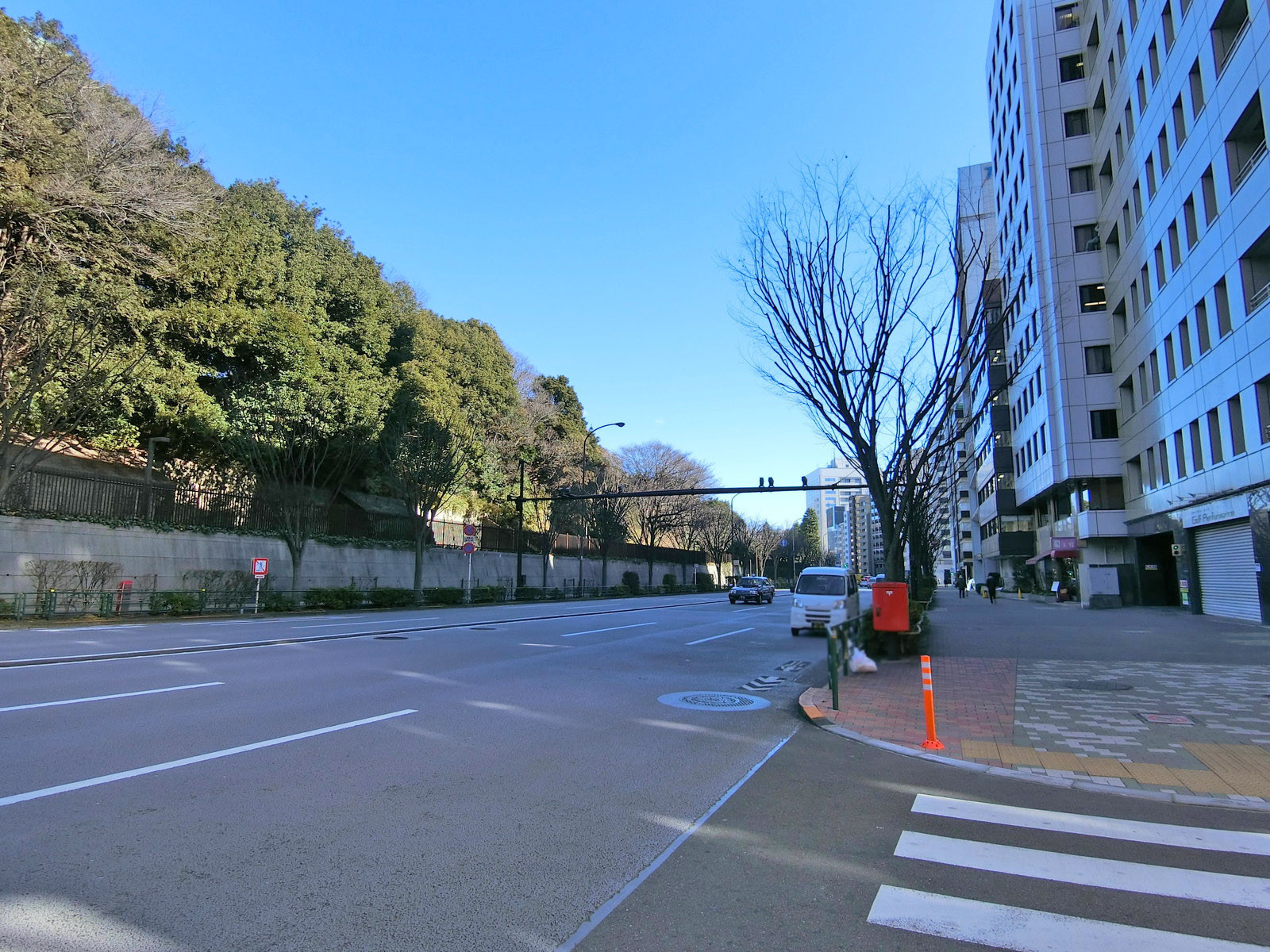 近くの靖国通り