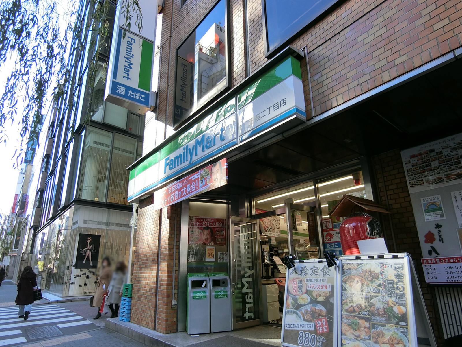 至近のファミリーマート銀座2丁目店