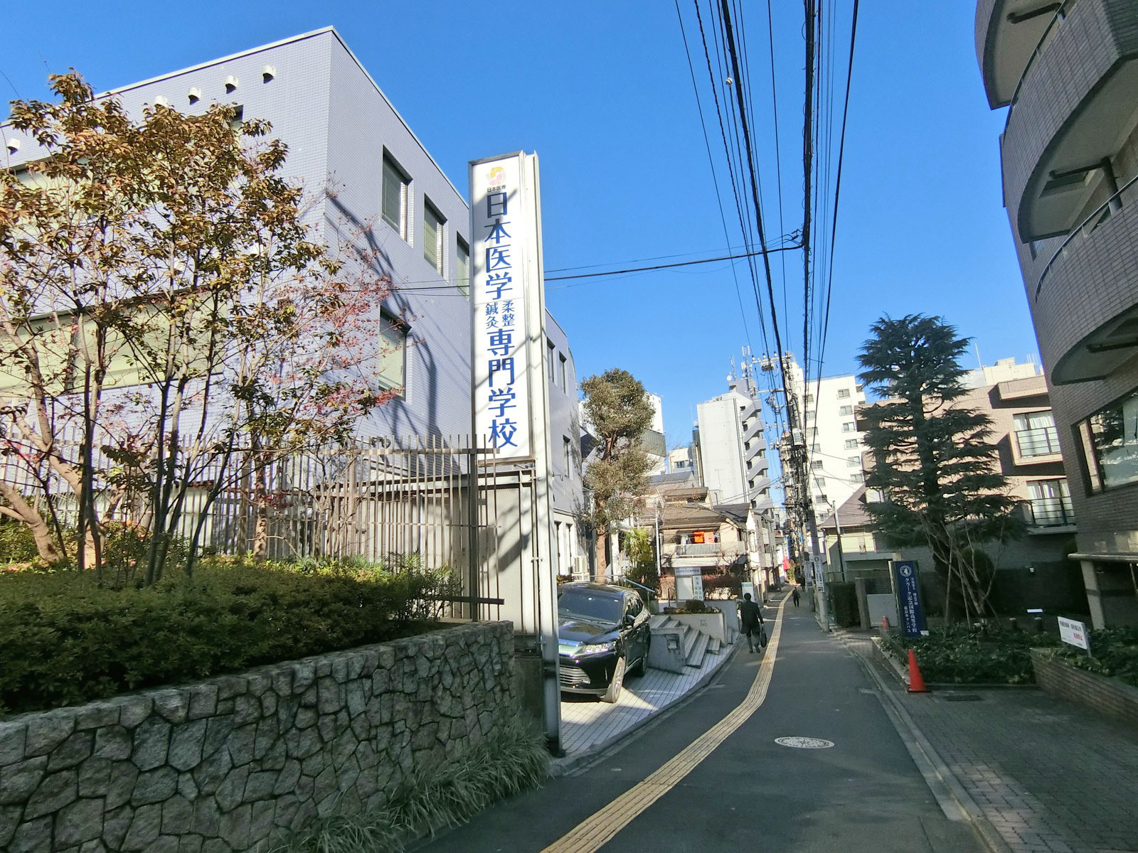 周辺は閑静なエリア