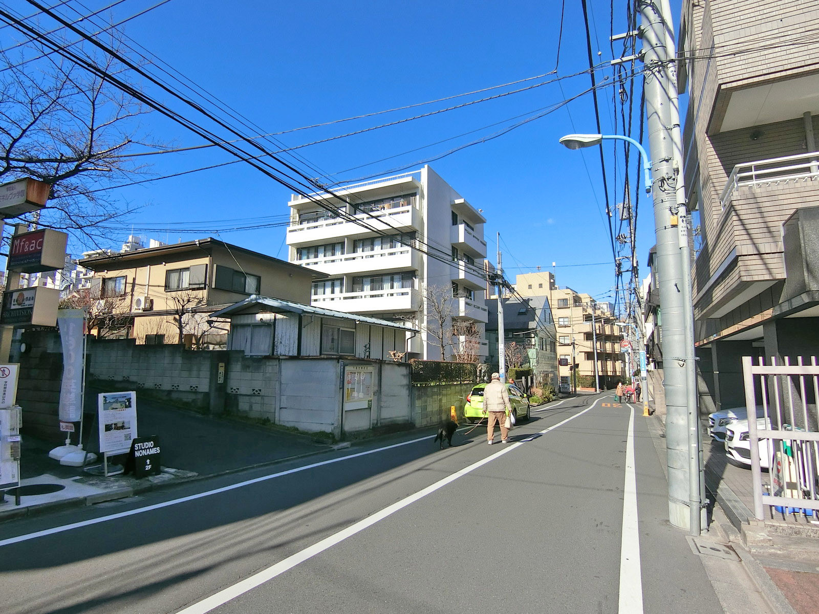 周辺は閑静なエリア