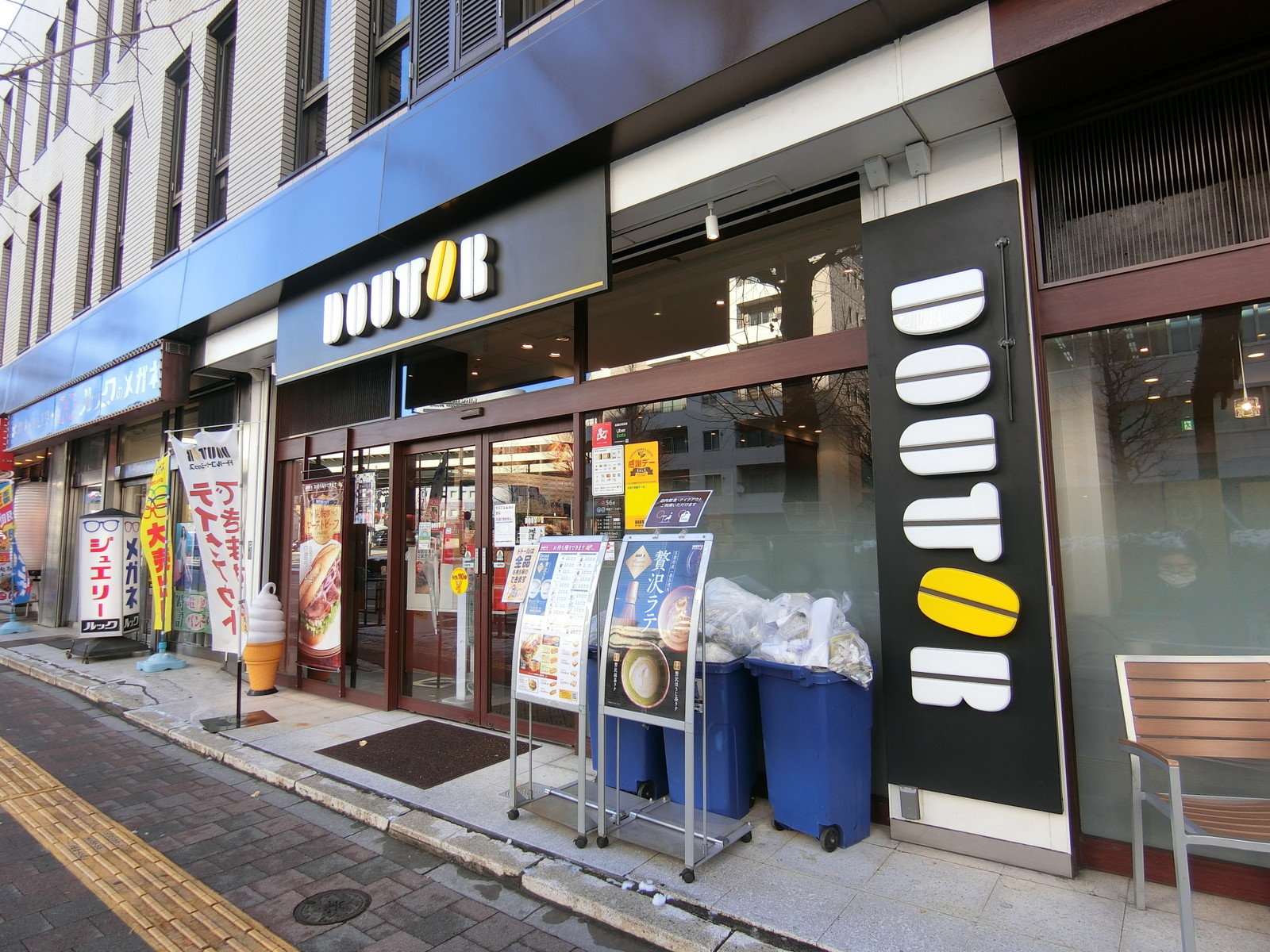 至近のドトールコーヒーショップ