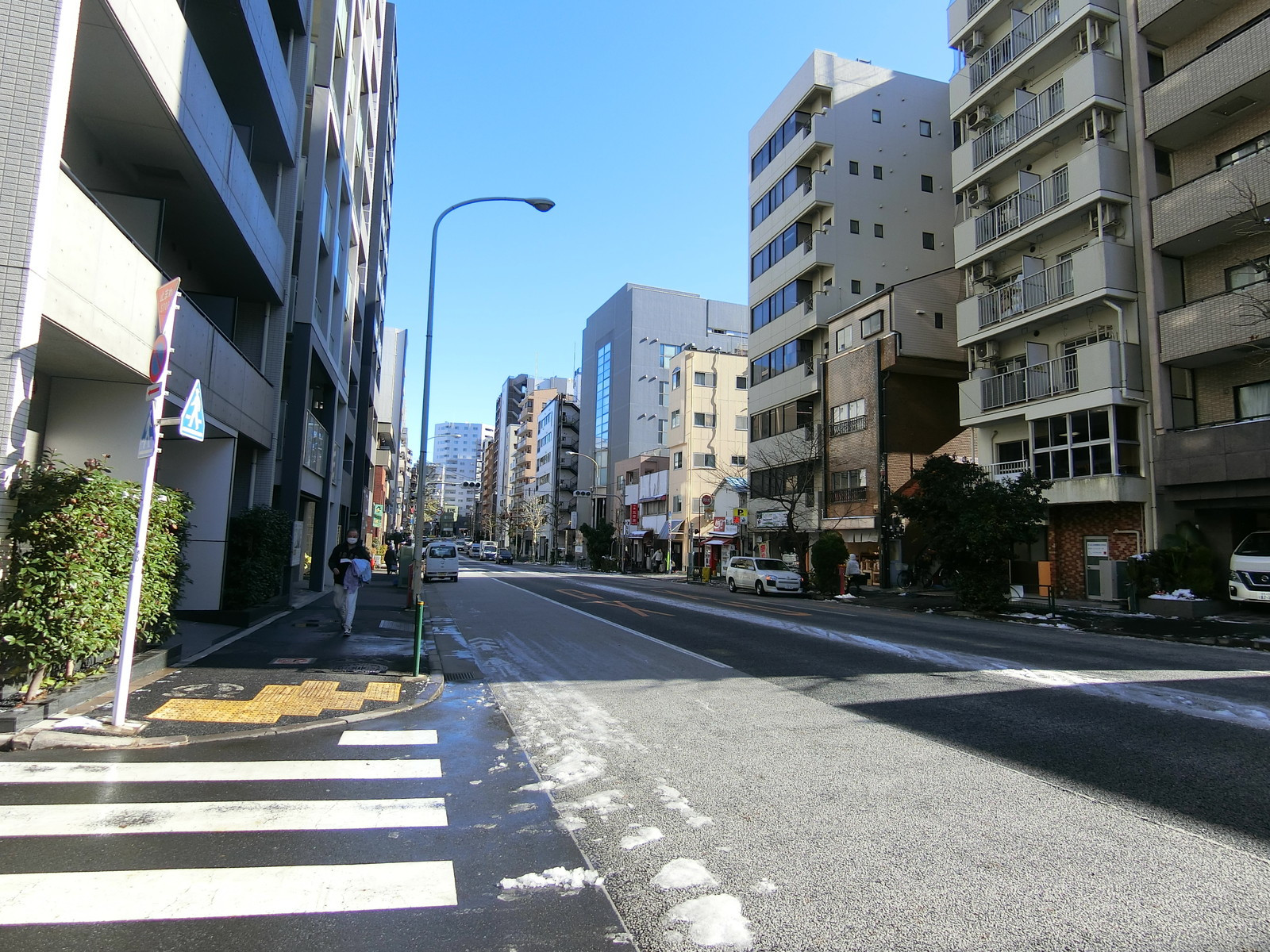 スパートビル前面の通り