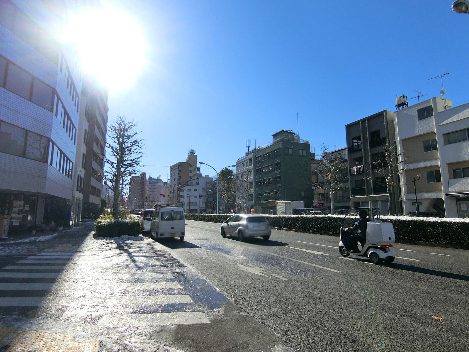 近くの外苑東通り